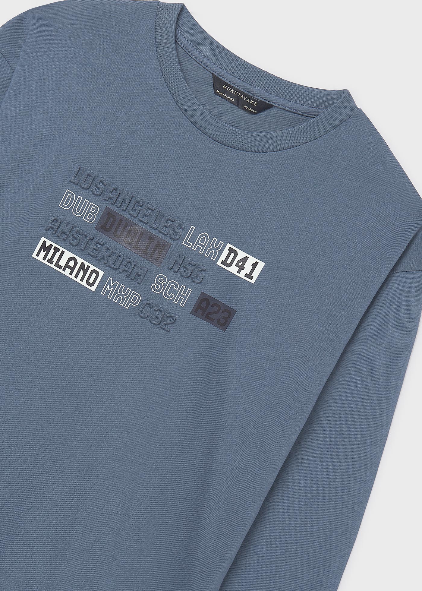 Тениска с релефен надпис за момче