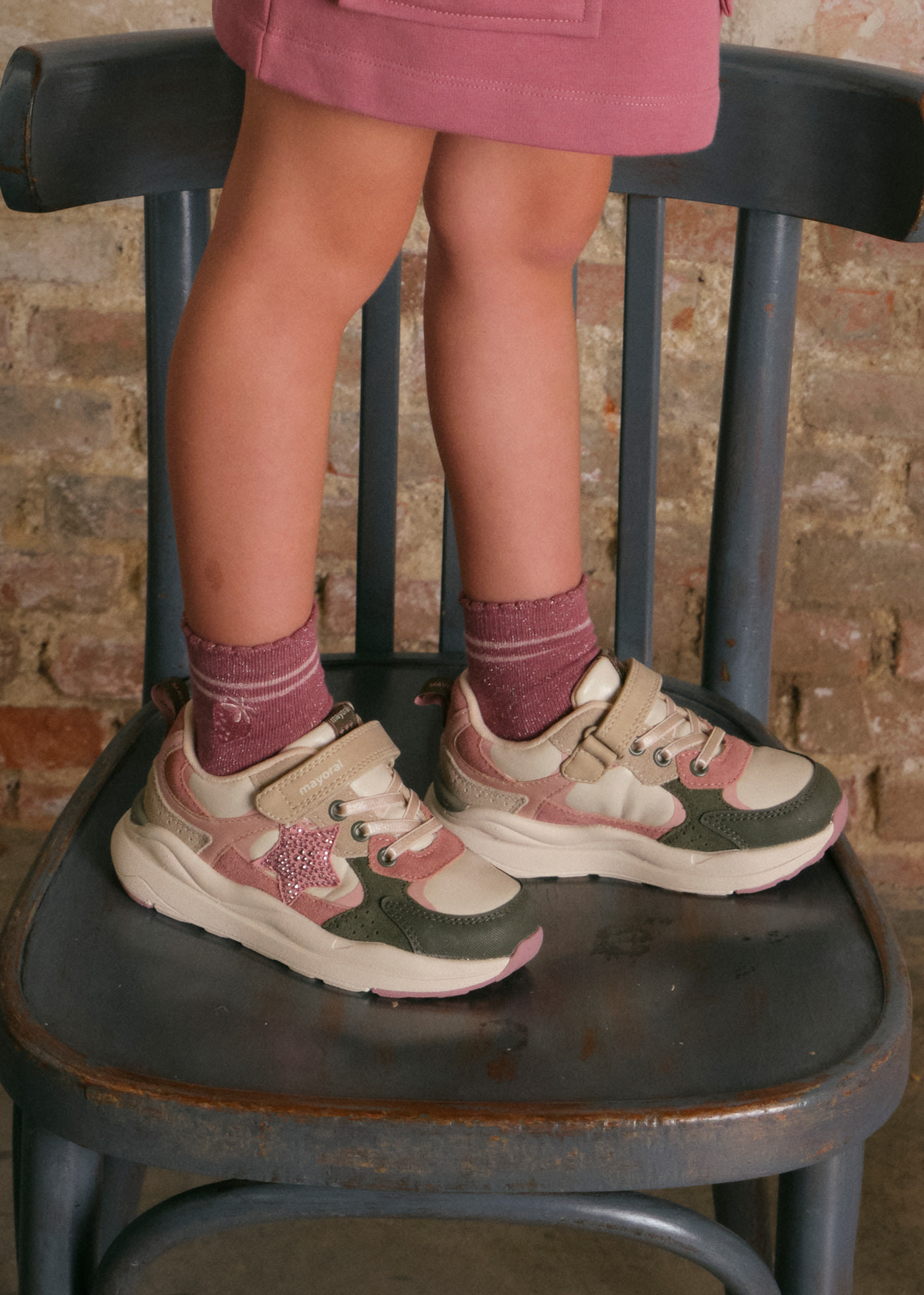 Sportschuhe breite Sohle Mädchen