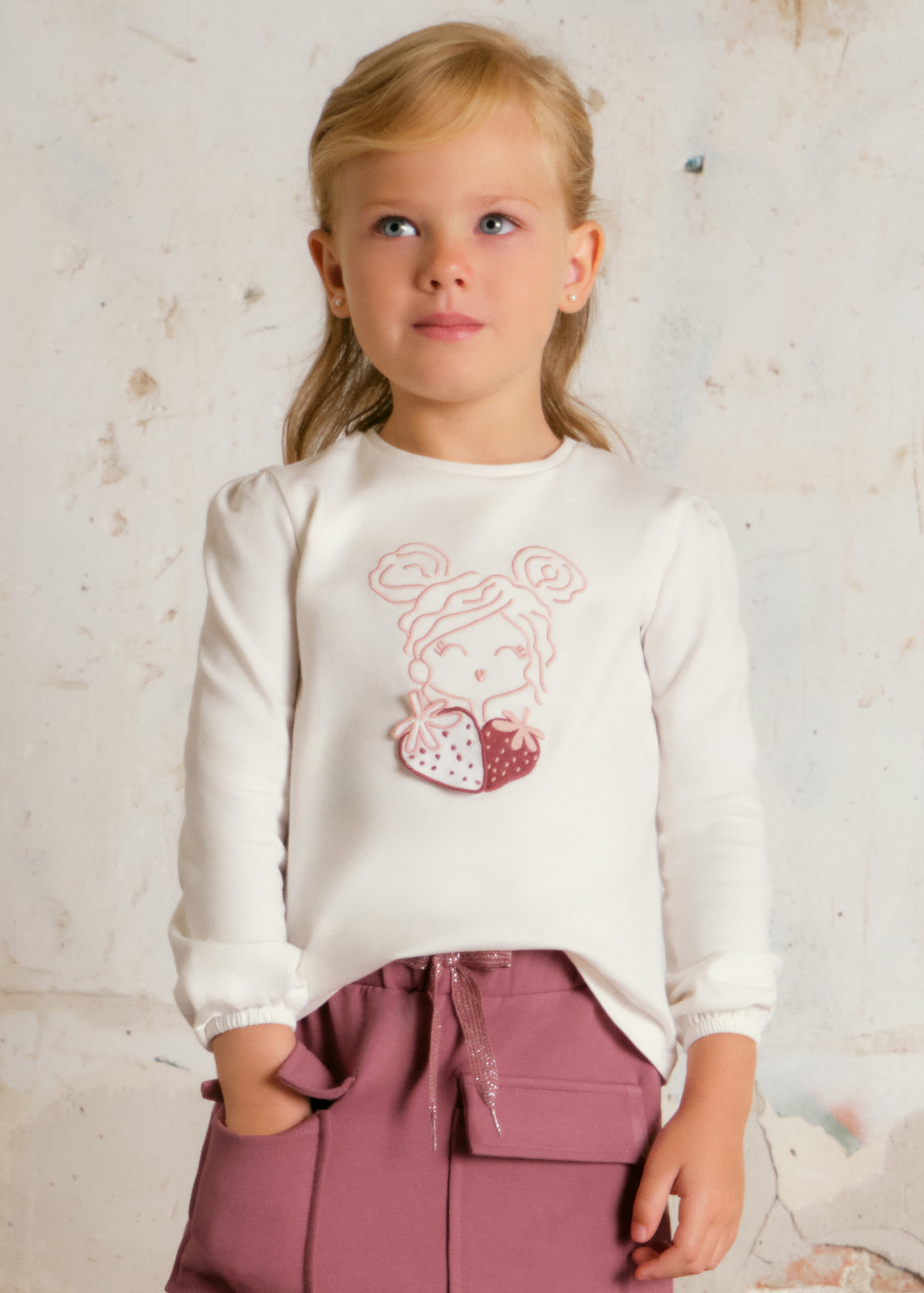 Girl's applique T-shirt