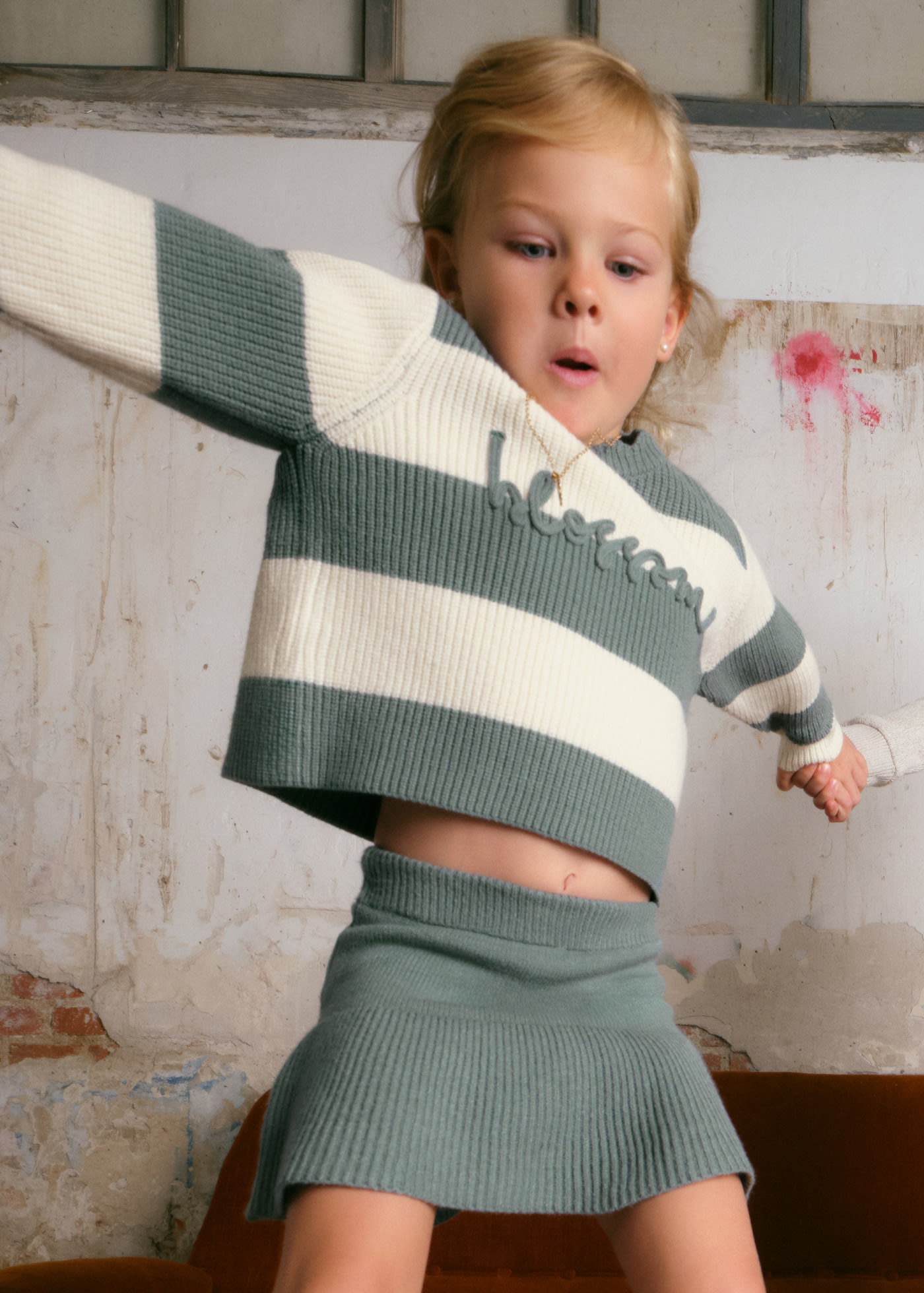 Girls knitted skirt
