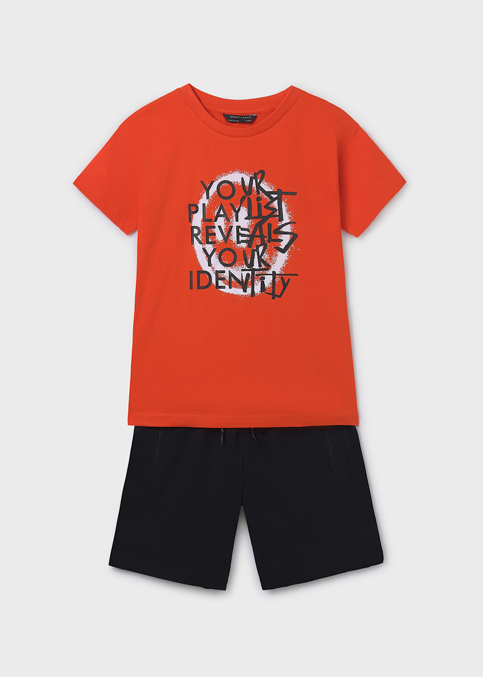 Conjunto bermuda y playera mensaje chico
