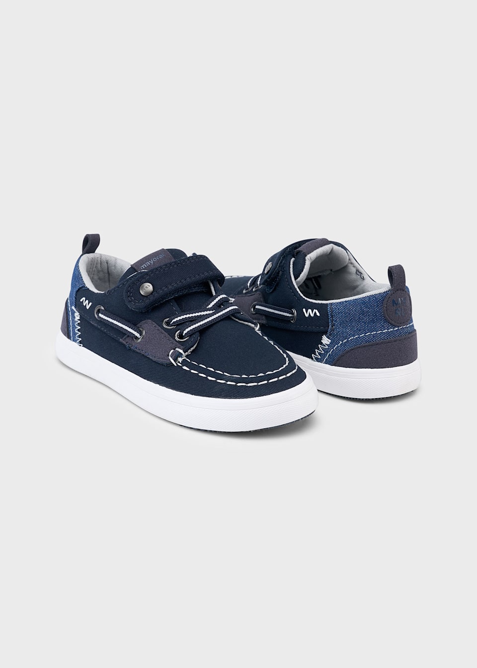 Boy canvas boat shoes