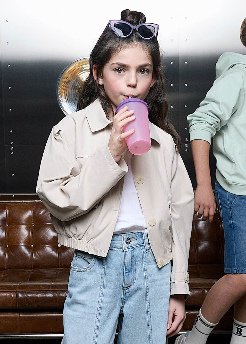 Kurzer Trenchcoat Teenager Mädchen