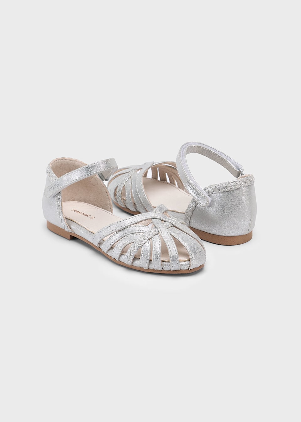 Balerini eleganti fetita