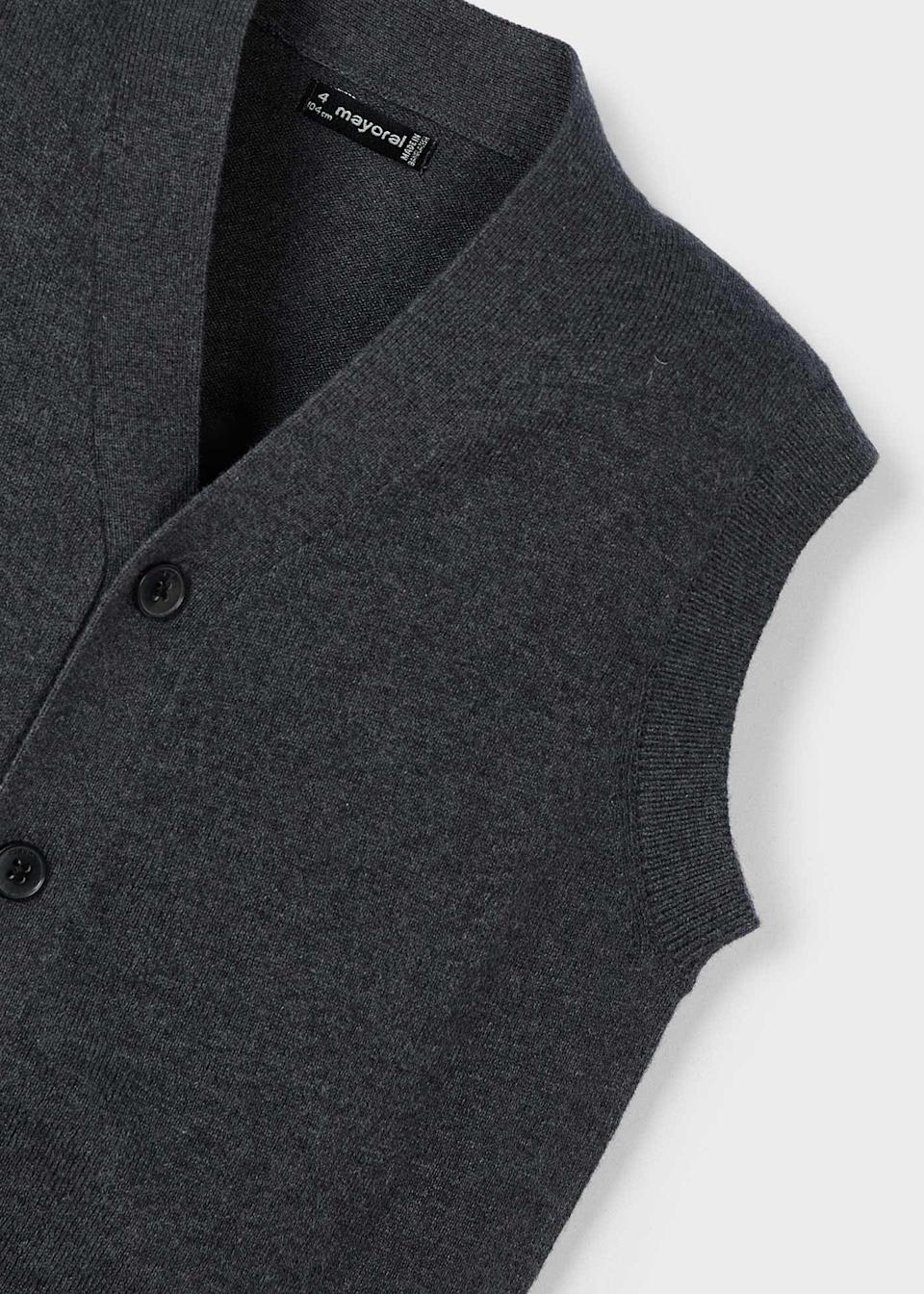 Трикотажен елек за момче