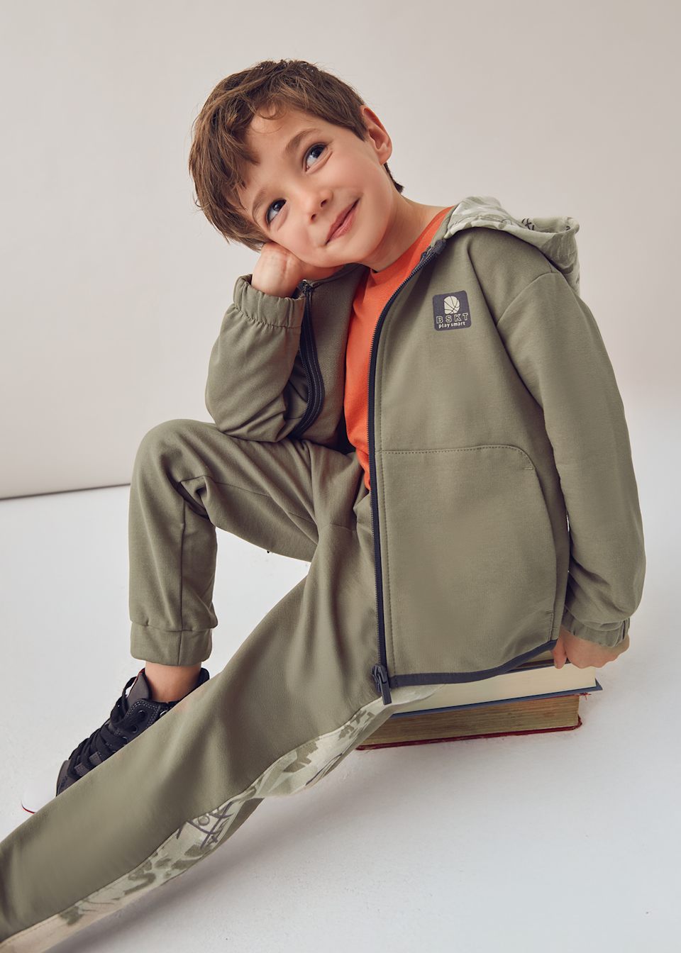 Boys 2 trouser printed tracksuit set
