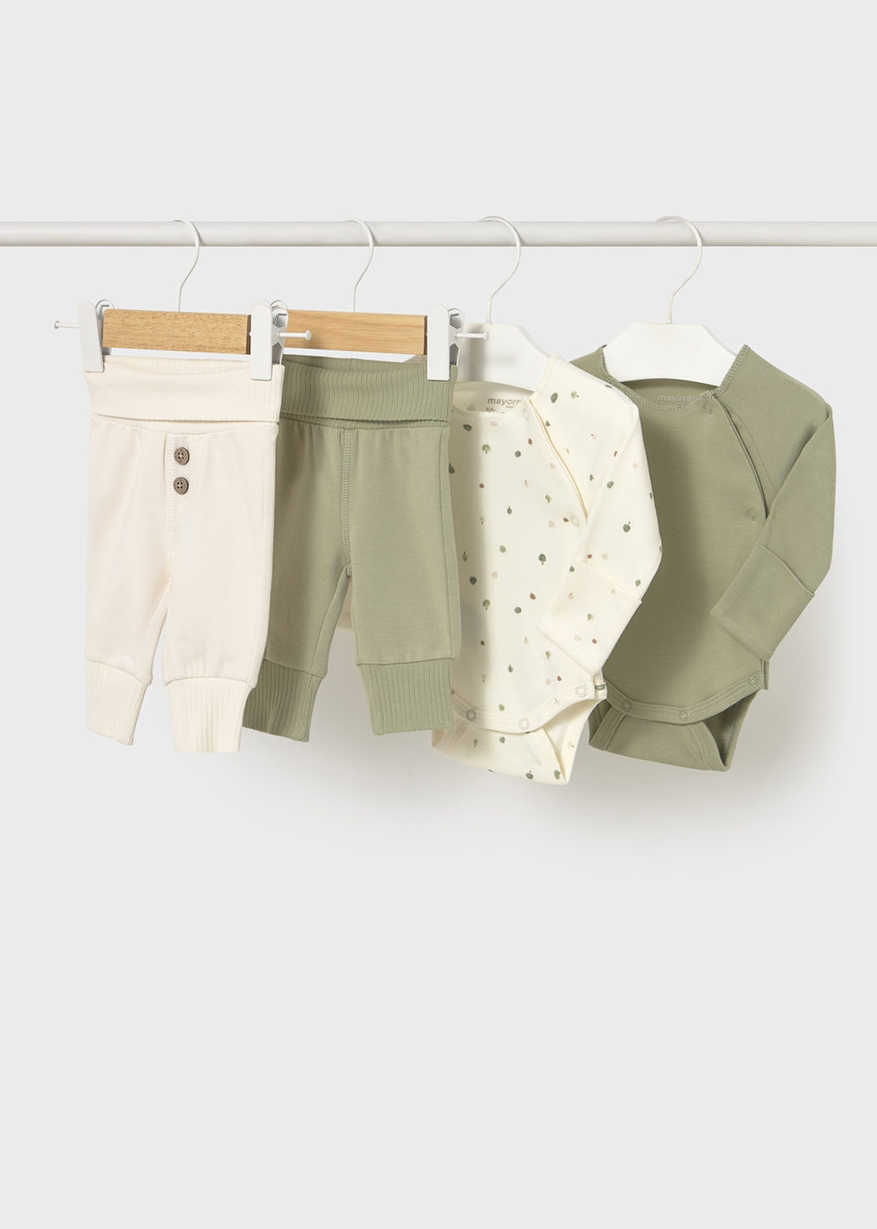 Ensemble 4 pièces nouveau-né