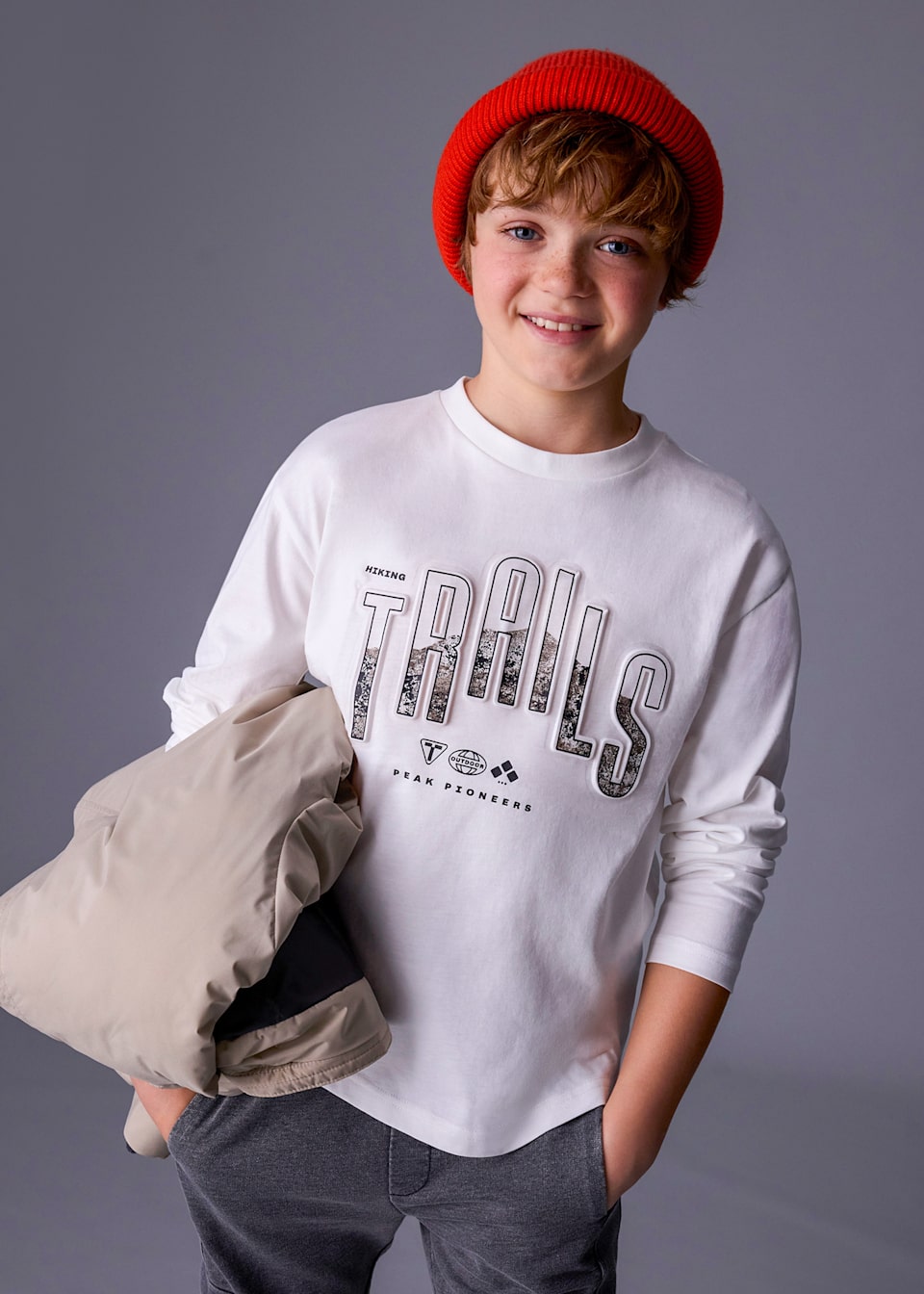 Tricou cu litere baiat