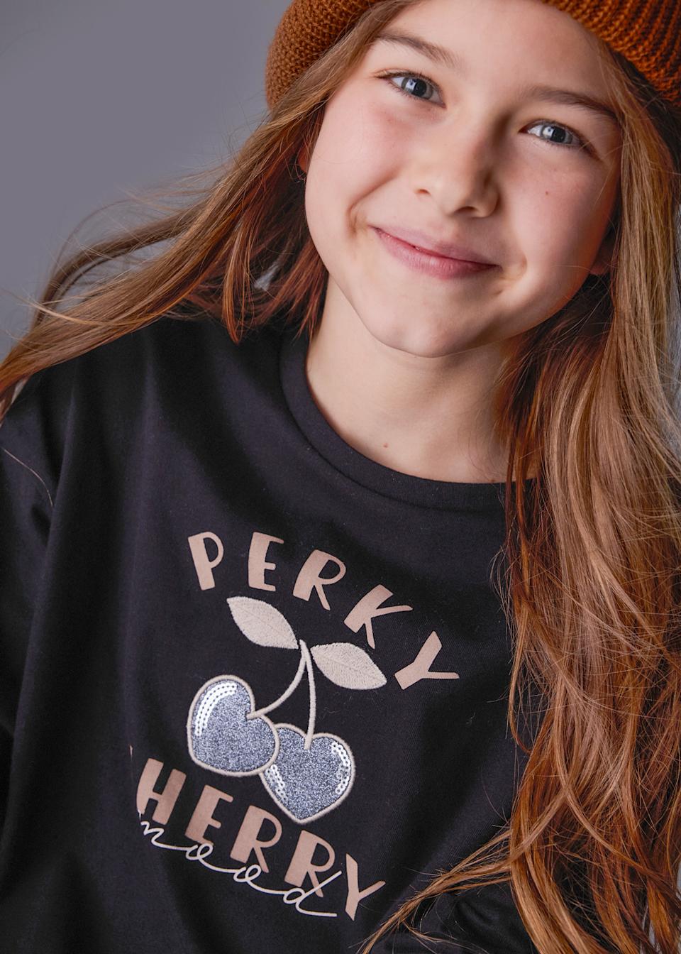 Camiseta básica letras chica