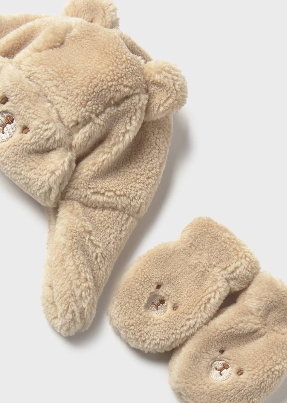Conjunto gorro y manoplas oso bebé