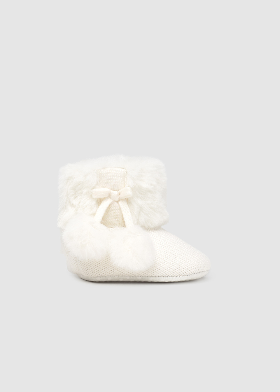 Newborn girl knitted boots