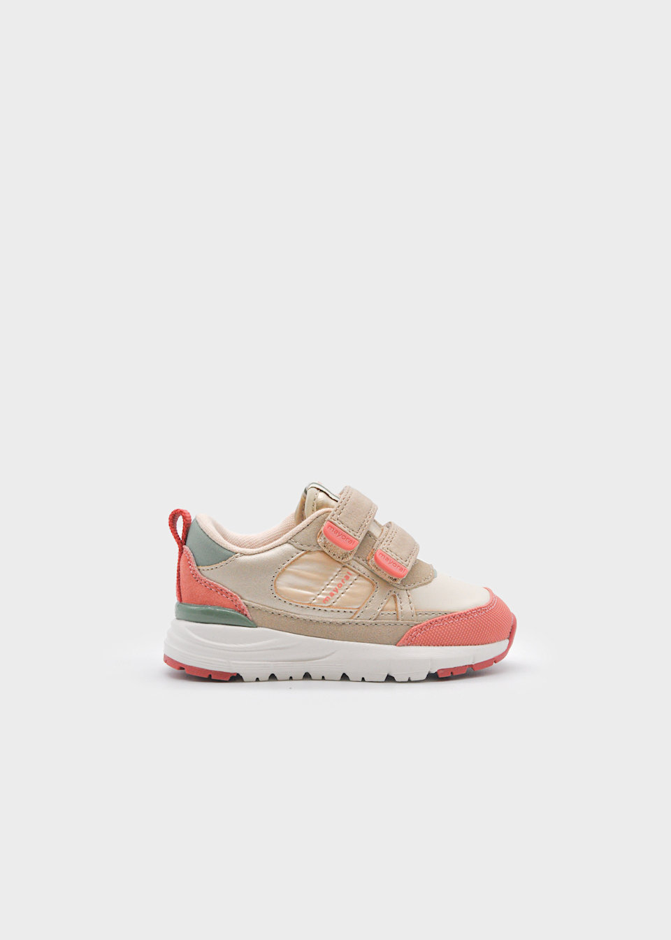 Baby trainers with toothed sole
