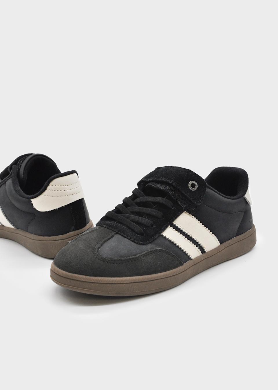 Deportiva casual niña y niño