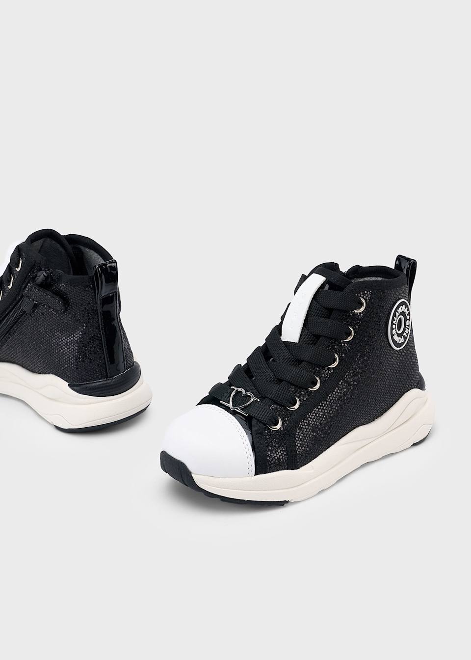 Girls sparkly sport shoe