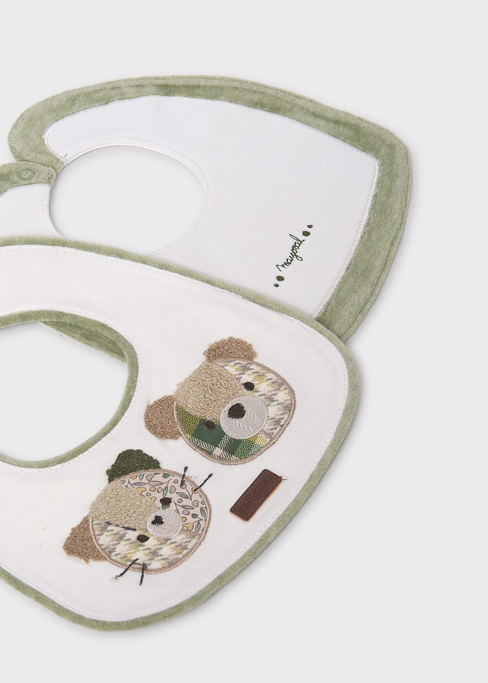 Baby 2 pack of waterproof bibs