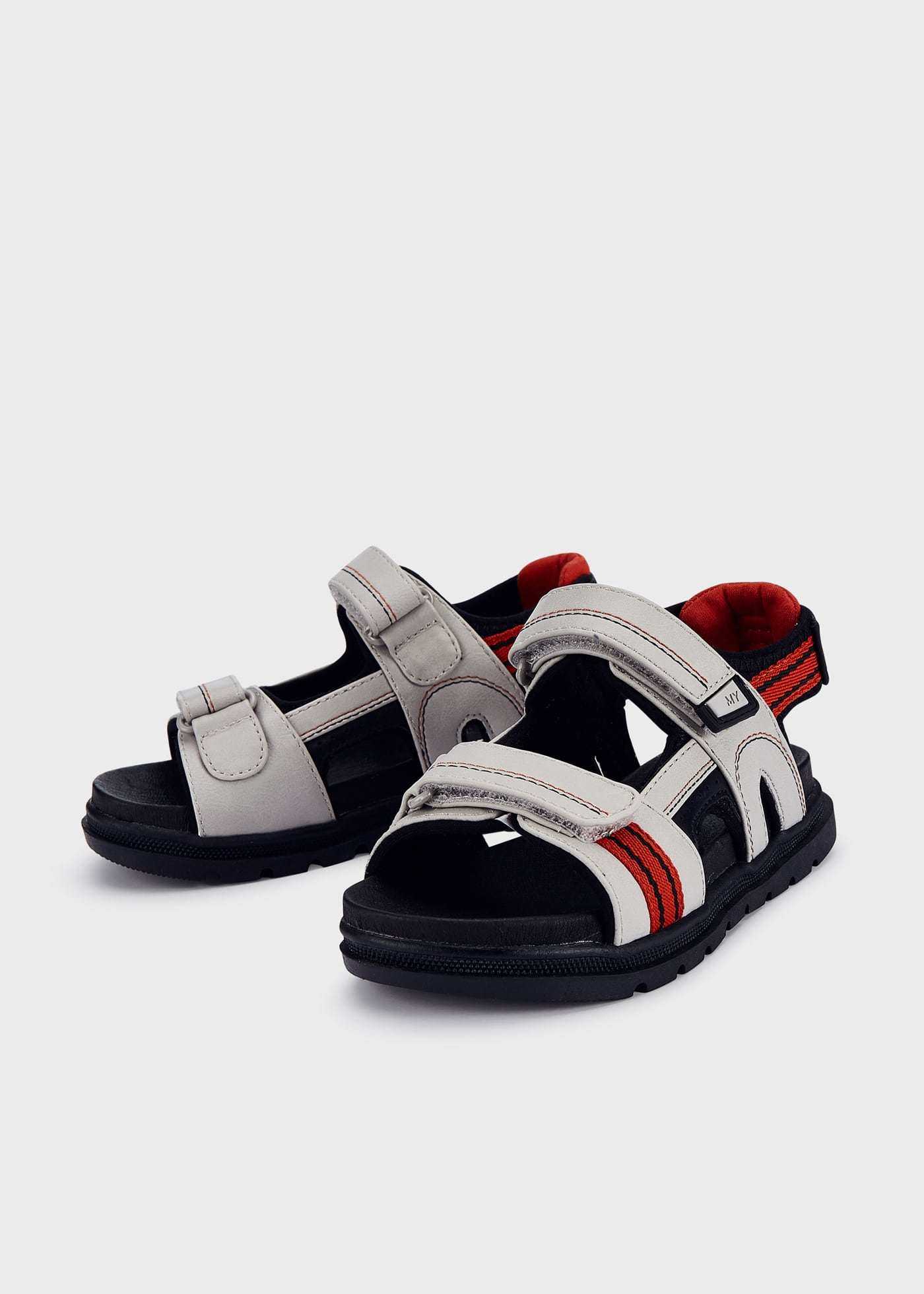 sandalen-mit-kontrastdetails-jungen-grau-mayoral