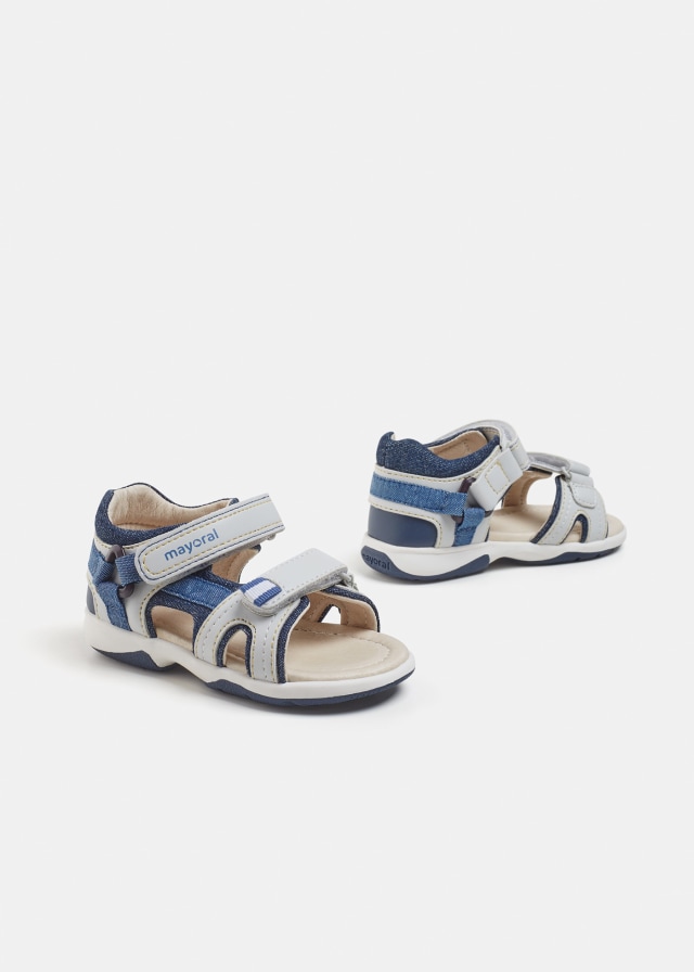 Sandalia con doble velcro y adorno lateral para bebé Jeans | Mayoral ®
