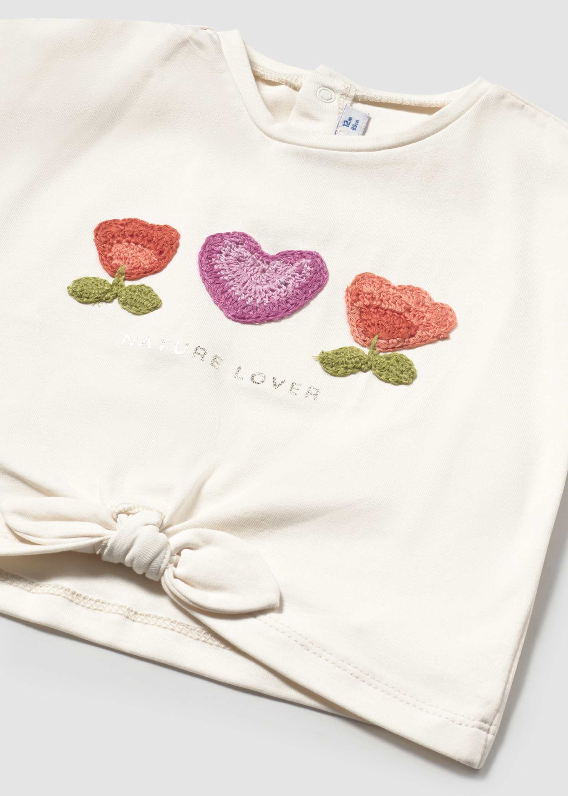 Koszulka niemowlęca z aplikacją szydełkową Koszulka niemowlęca z aplikacją szydełkową