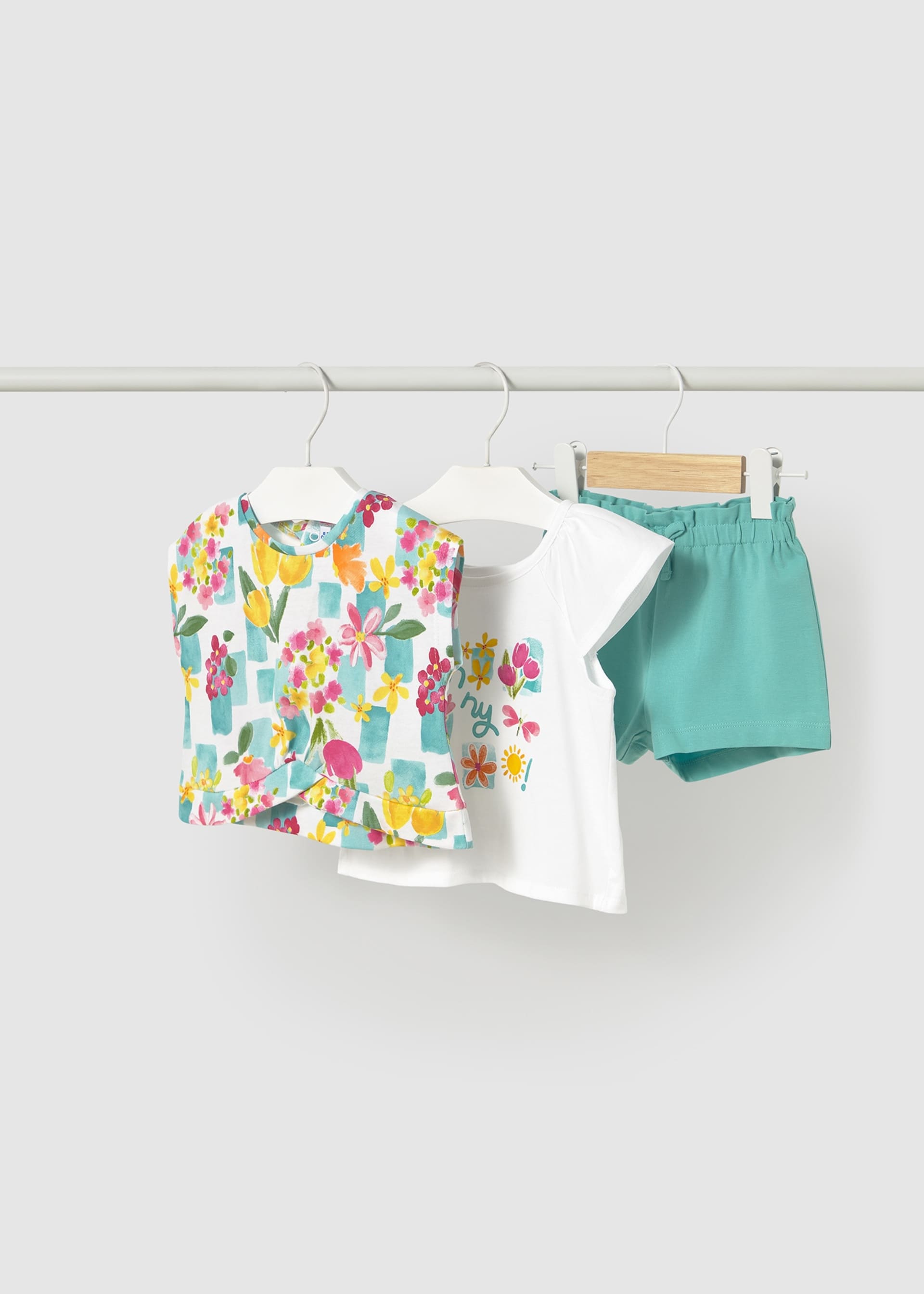 Komplet niemowlęcy trzyczęściowy Komplet niemowlęcy trzyczęściowy