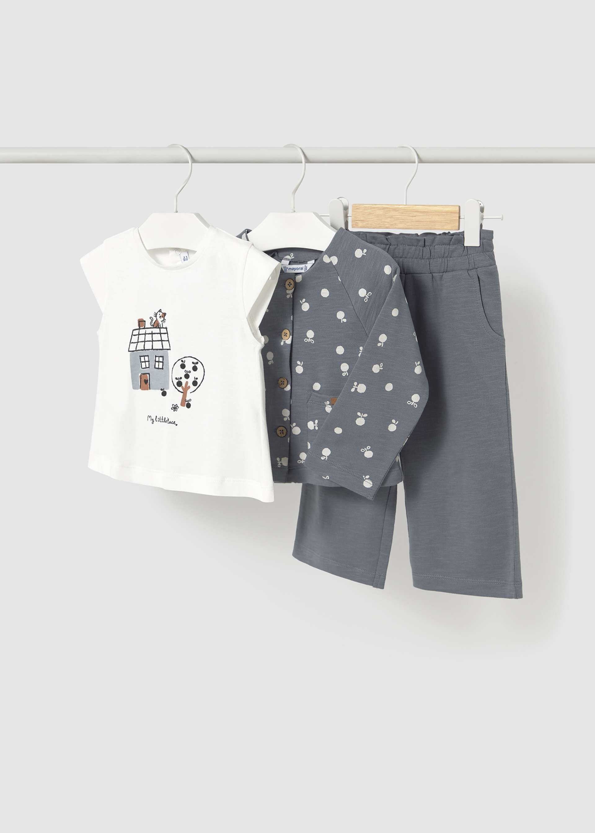 Ensemble 3 pièces avec veste imprimée bébé Ensemble 3 pièces avec veste imprimée bébé