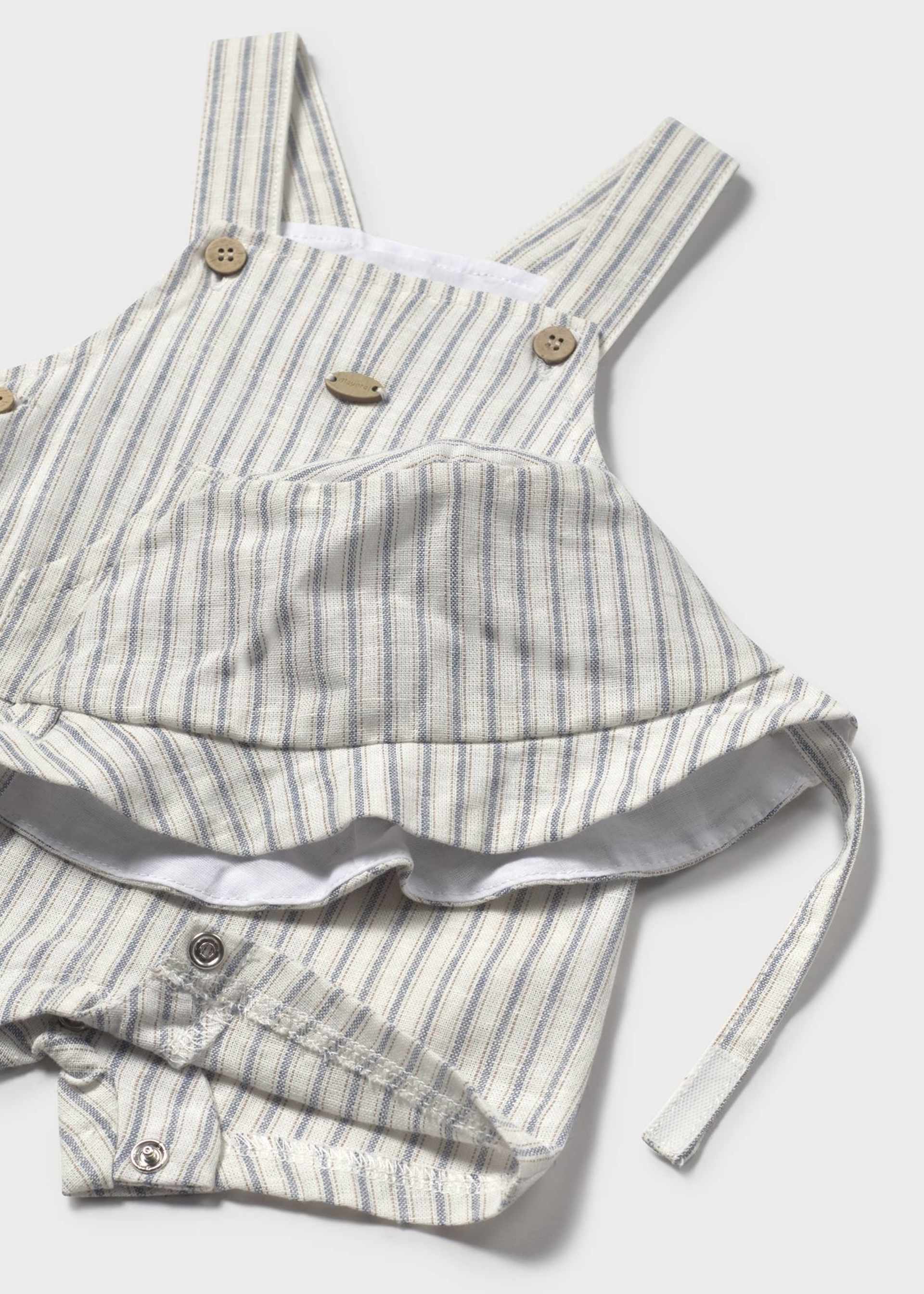 Kurze Latzhose gemustert mit M¨ütze Neugeborene Kurze Latzhose gemustert mit M¨ütze Neugeborene