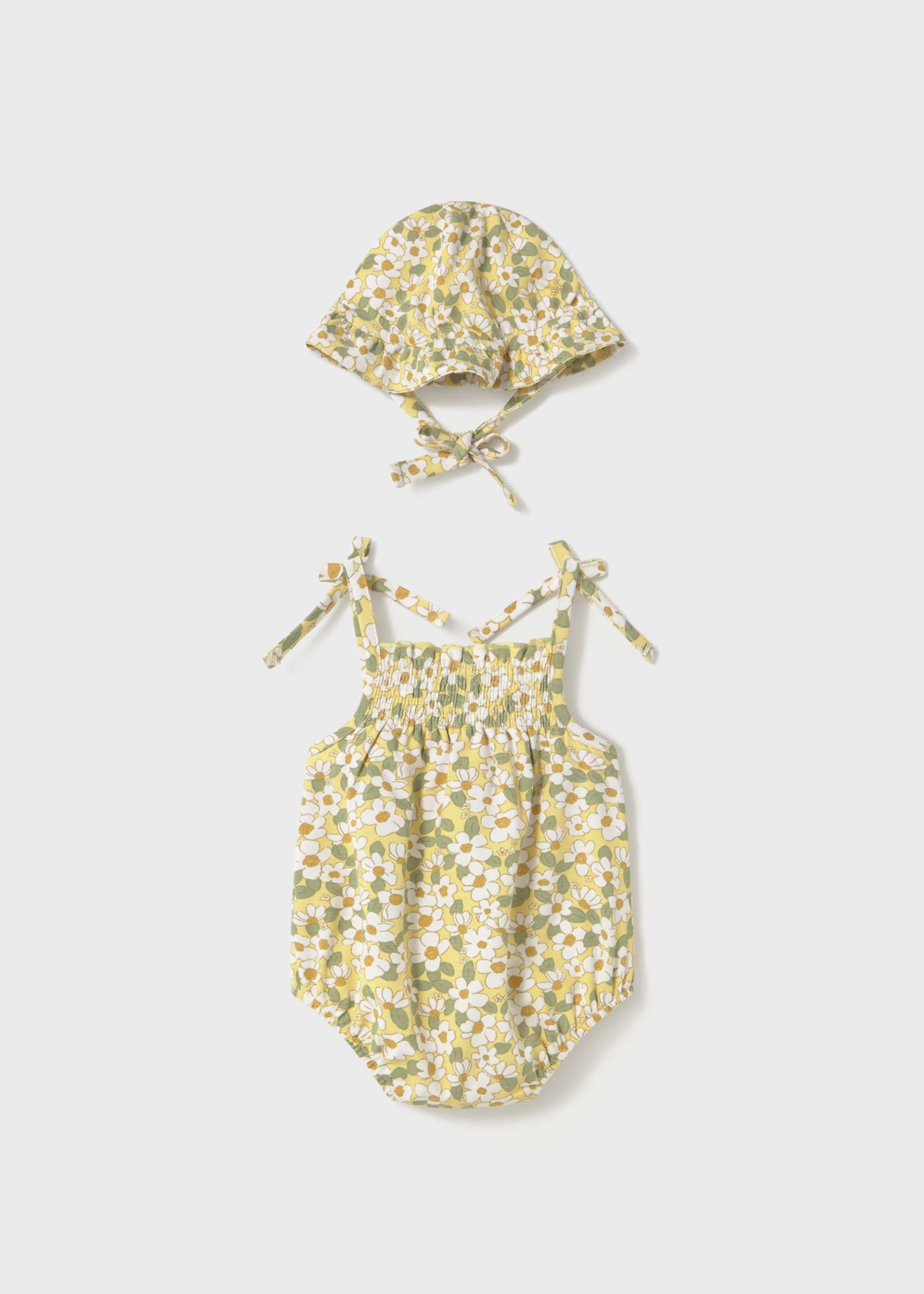 Newborn girl floral romper with bonnet Newborn girl floral romper with bonnet