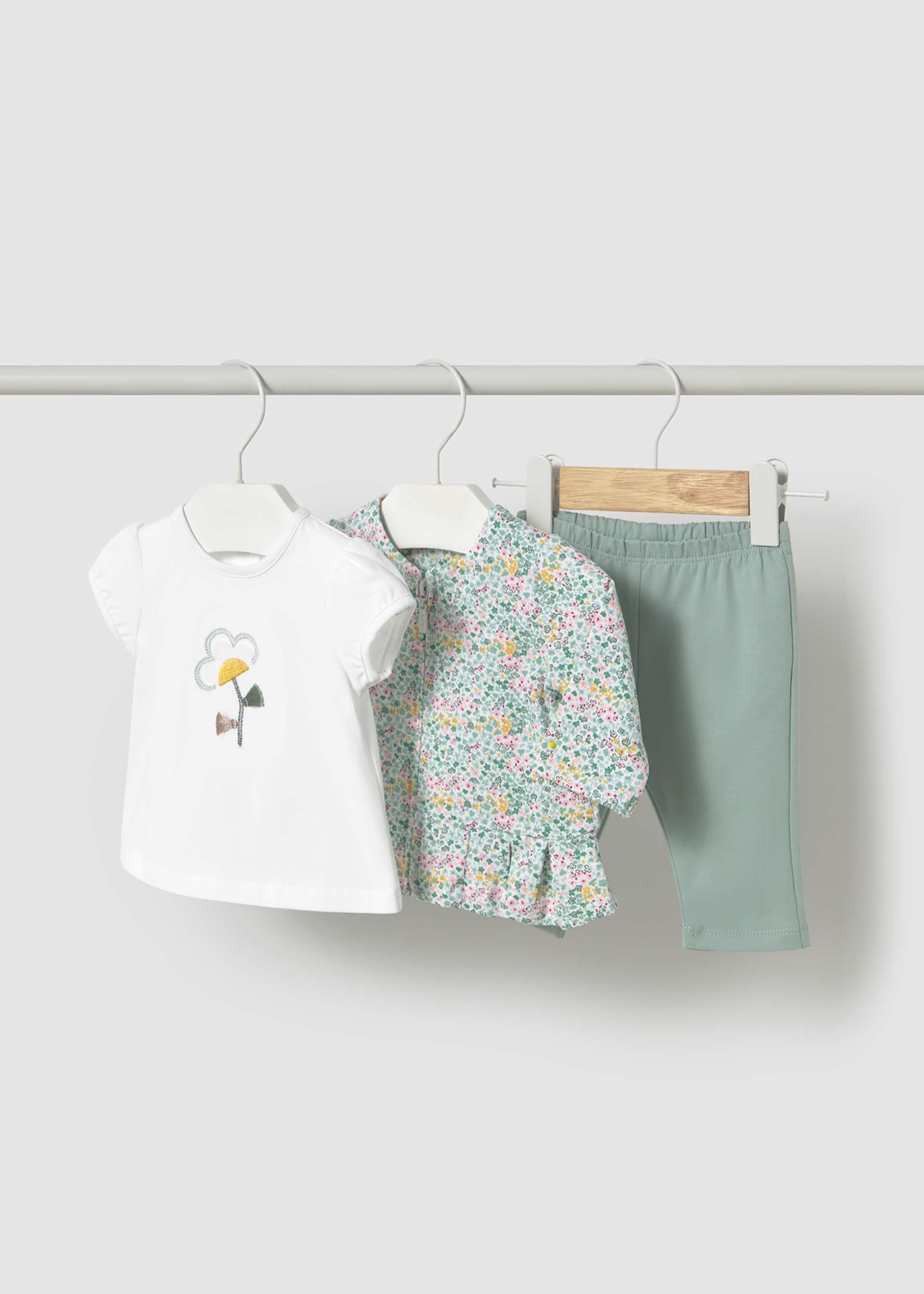 Newborn girl floral set