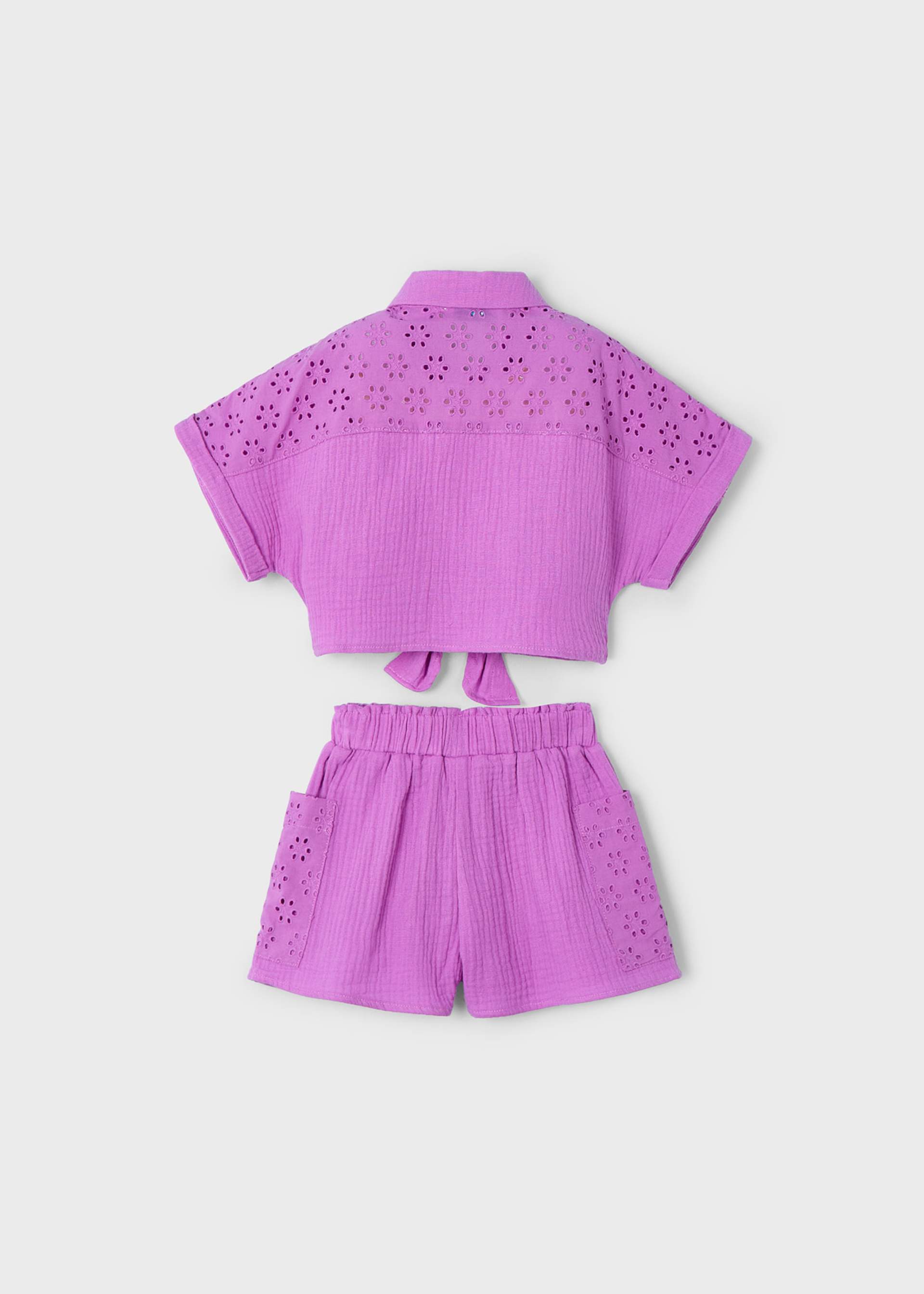 Conjunto short perforado y blusa niña