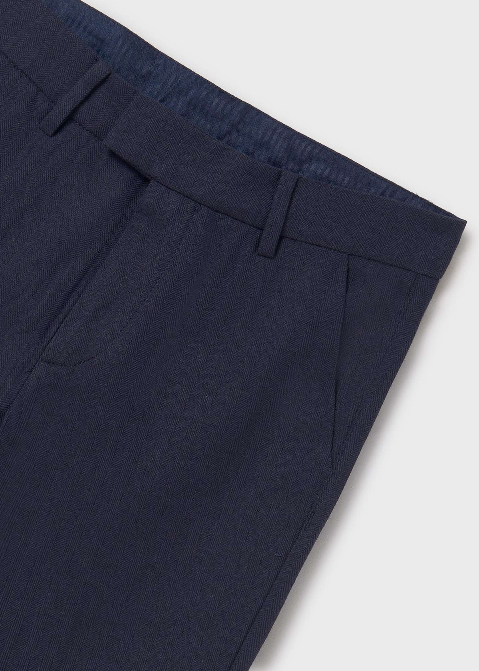Pantaloni eleganti cu in baiat