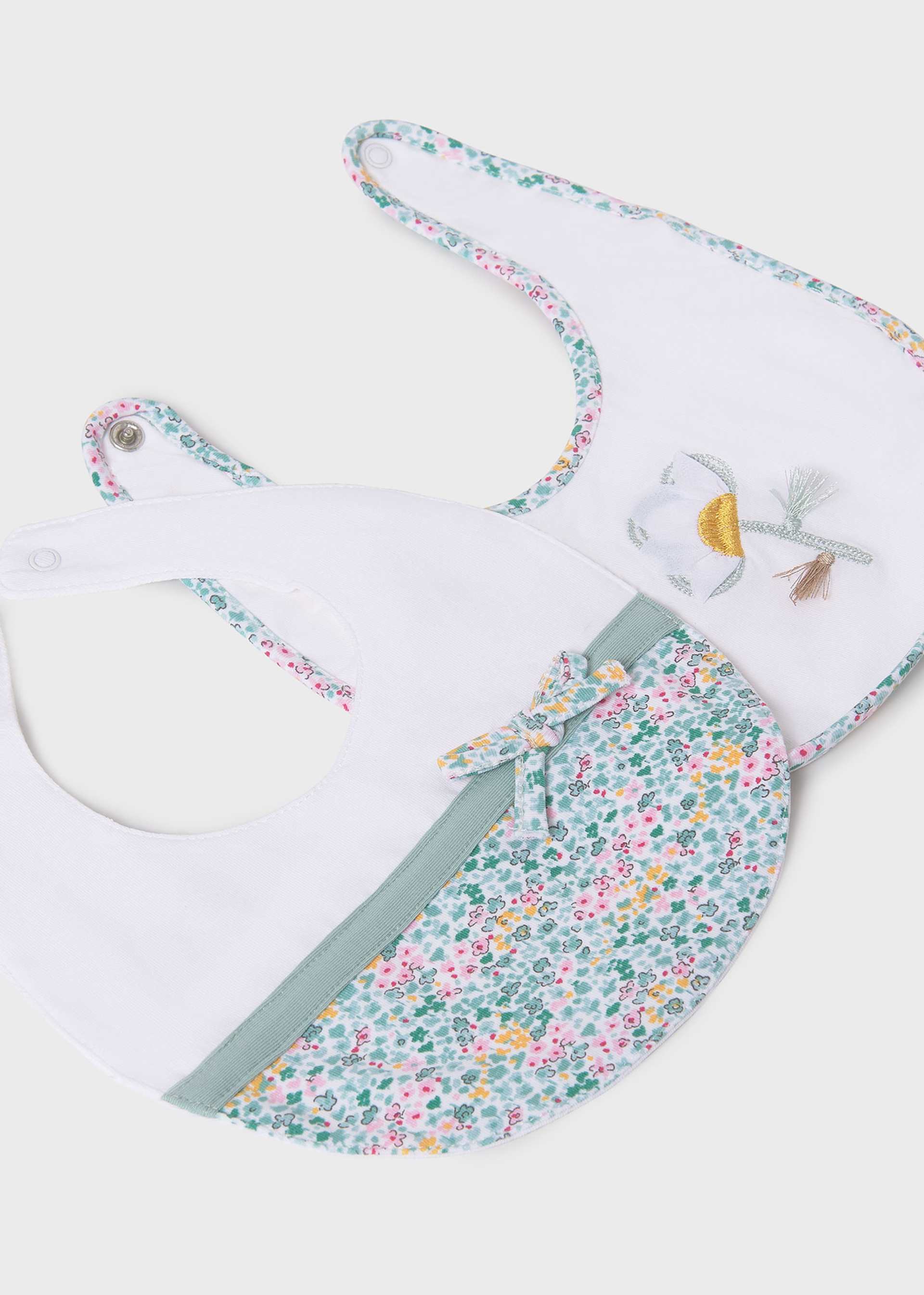 Baby set of 2 waterproof bibs Baby set of 2 waterproof bibs