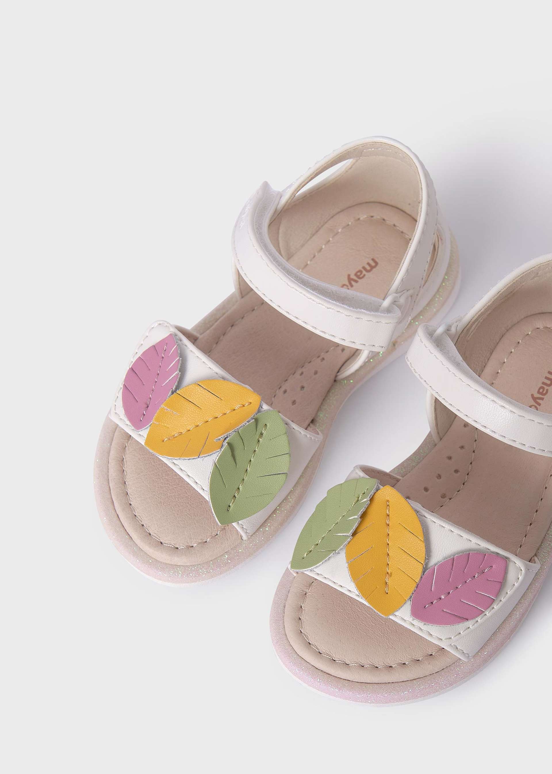 Sandales feuilles semelle intérieure en cuir durable  bébé
