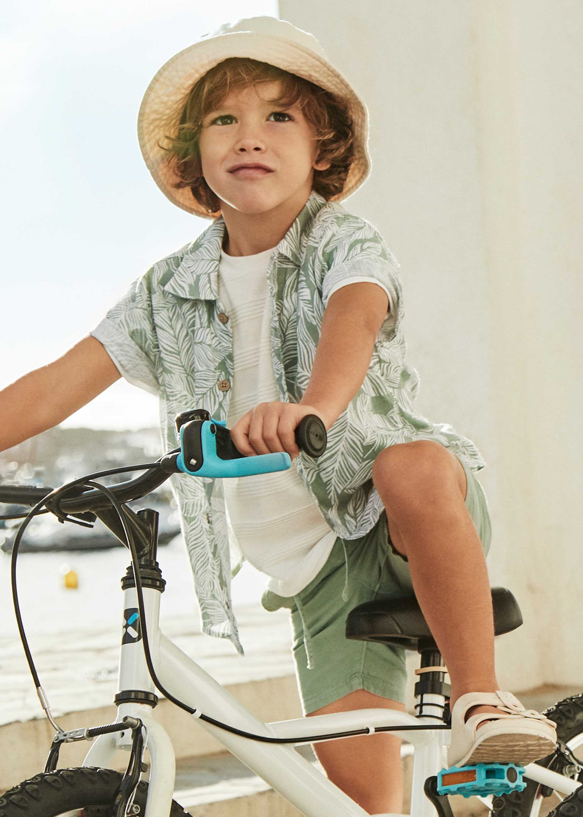 Camisa estampada tropical menino