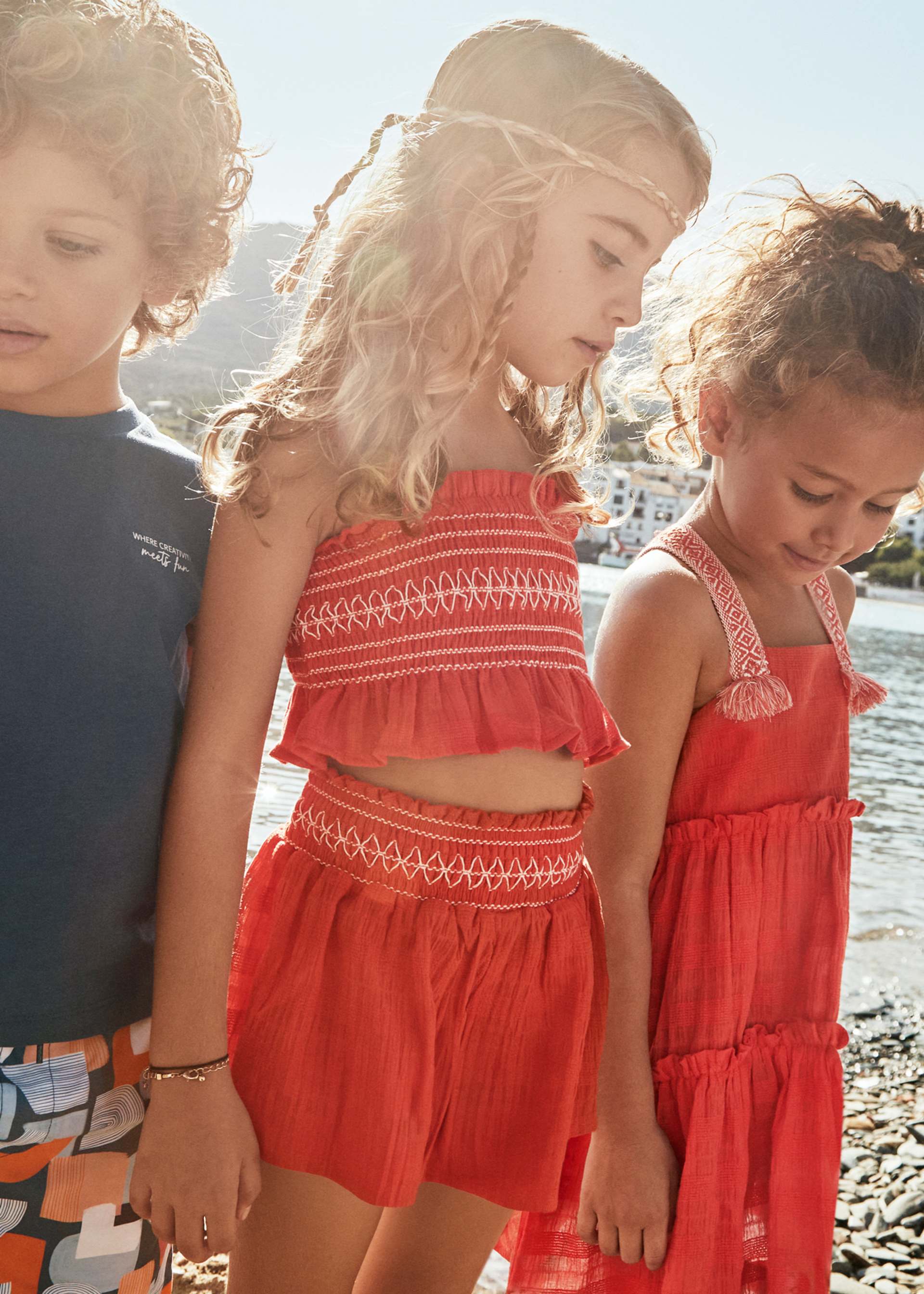 Conjunto pantalón corto y top nido de abeja niña