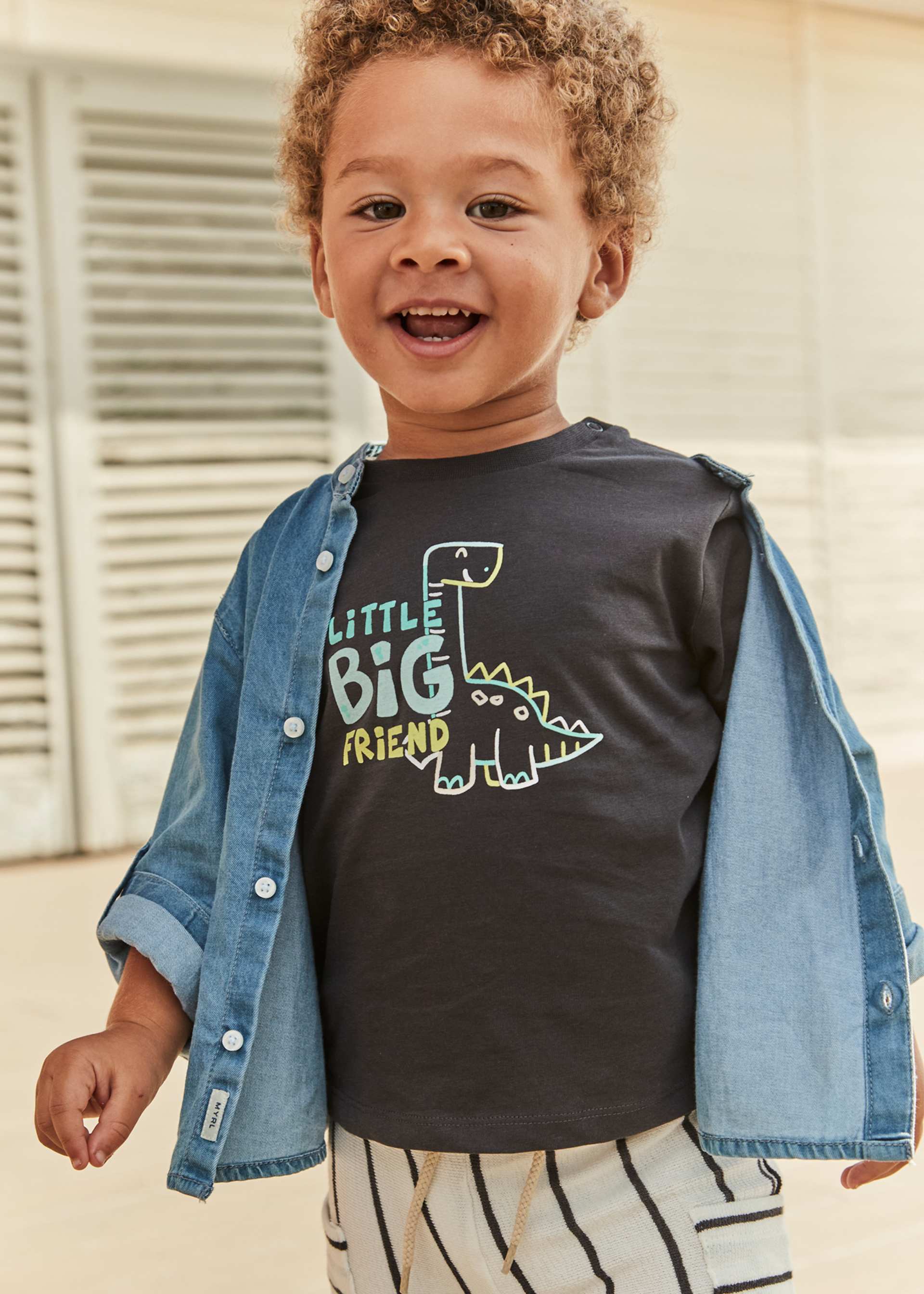 T-shirt dinossauro bebé