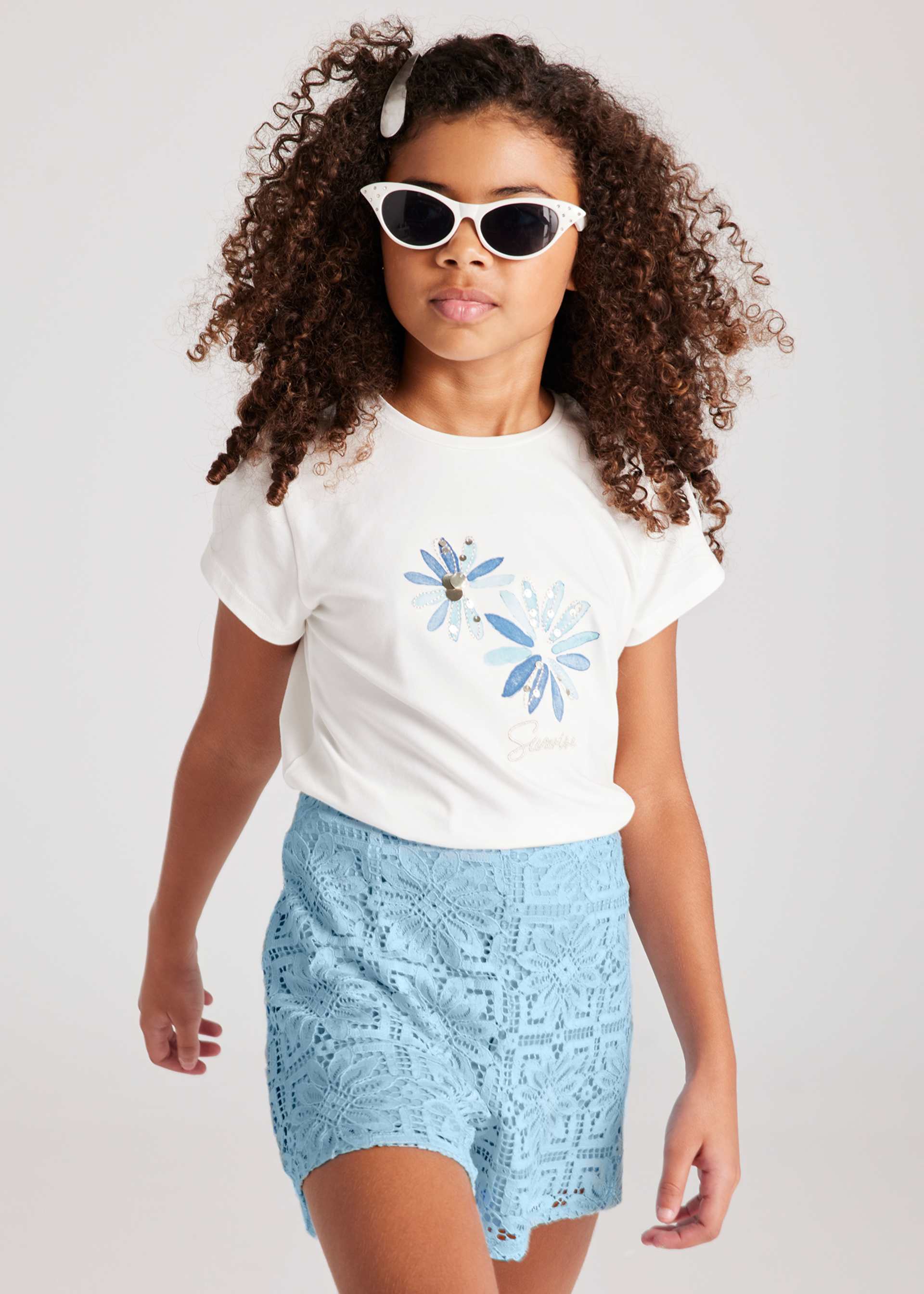 Playera bordado flor chica