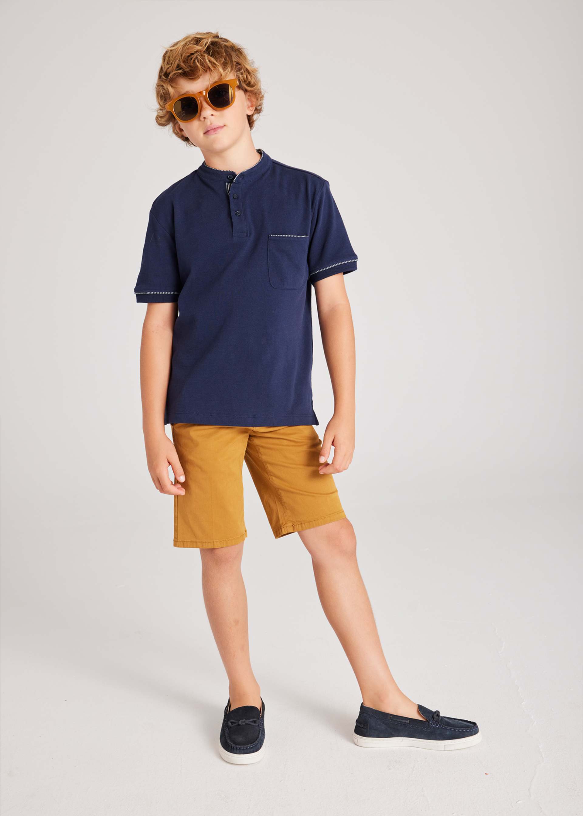 Boy mao collar polo shirt Boy mao collar polo shirt