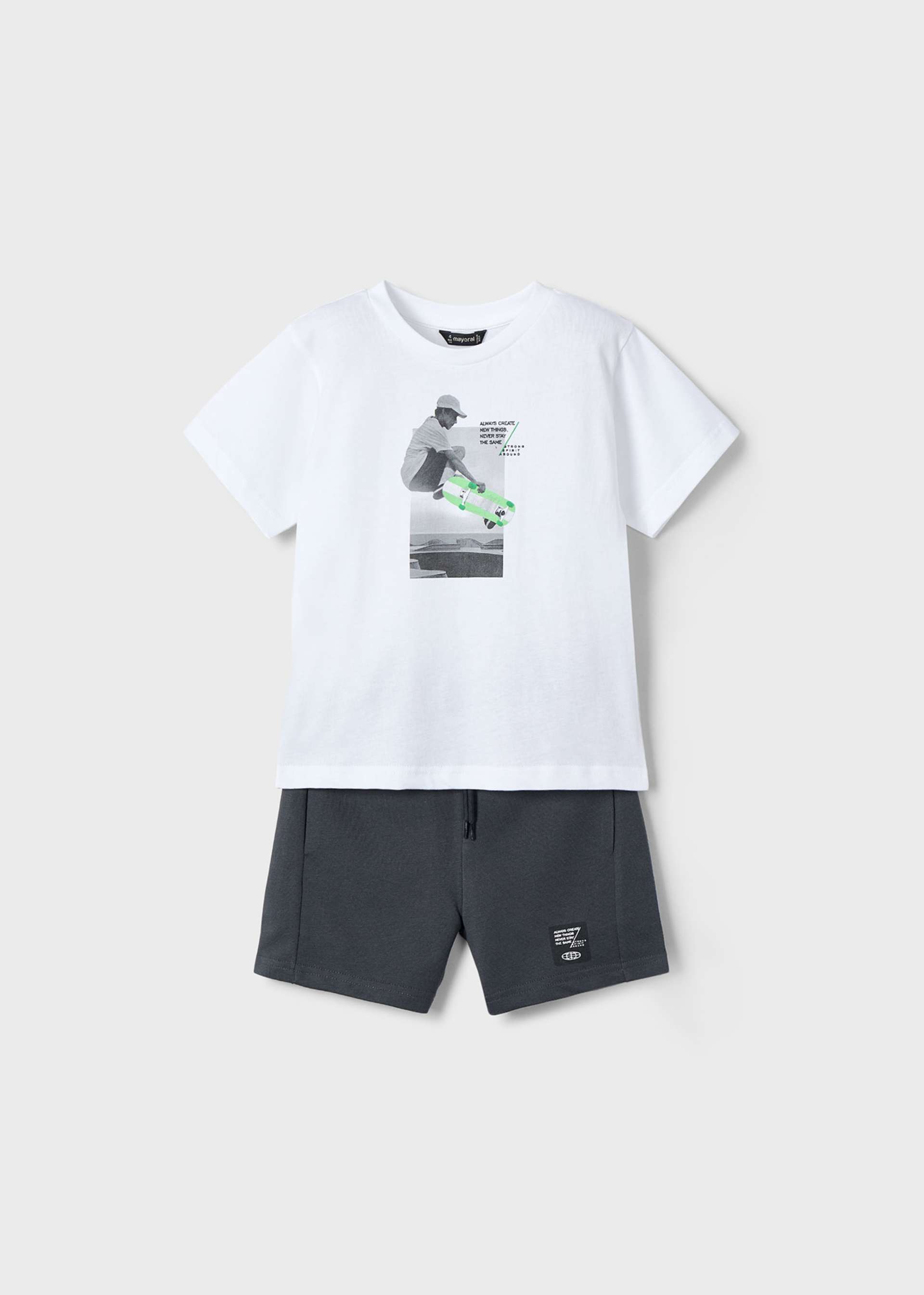 Boy skateboard print shorts and t-shirt set Boy skateboard print shorts and t-shirt set