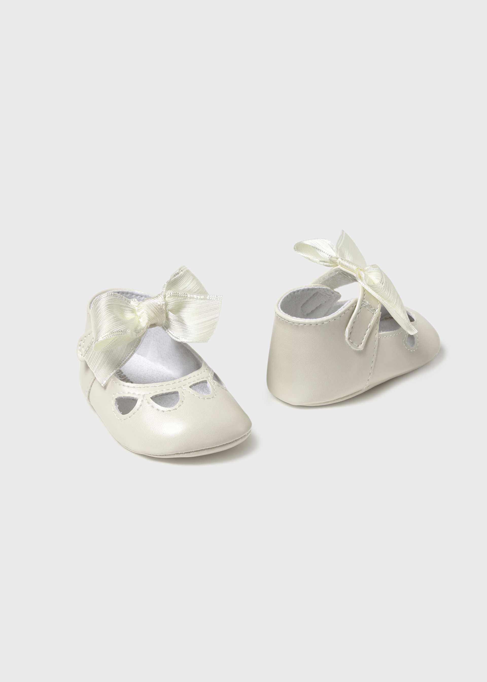 Newborn girl bow Mary Janes Newborn girl bow Mary Janes