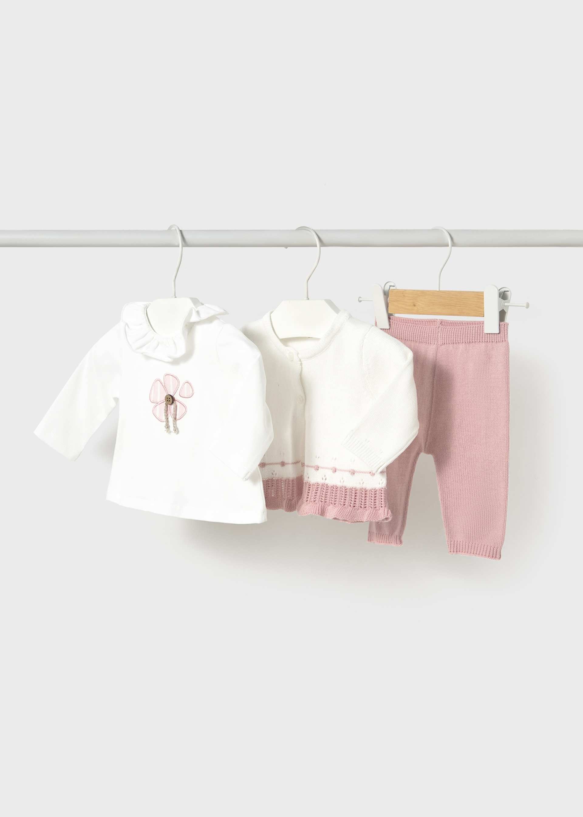 Newborn girl 3 piece tricot set Newborn girl 3 piece tricot set