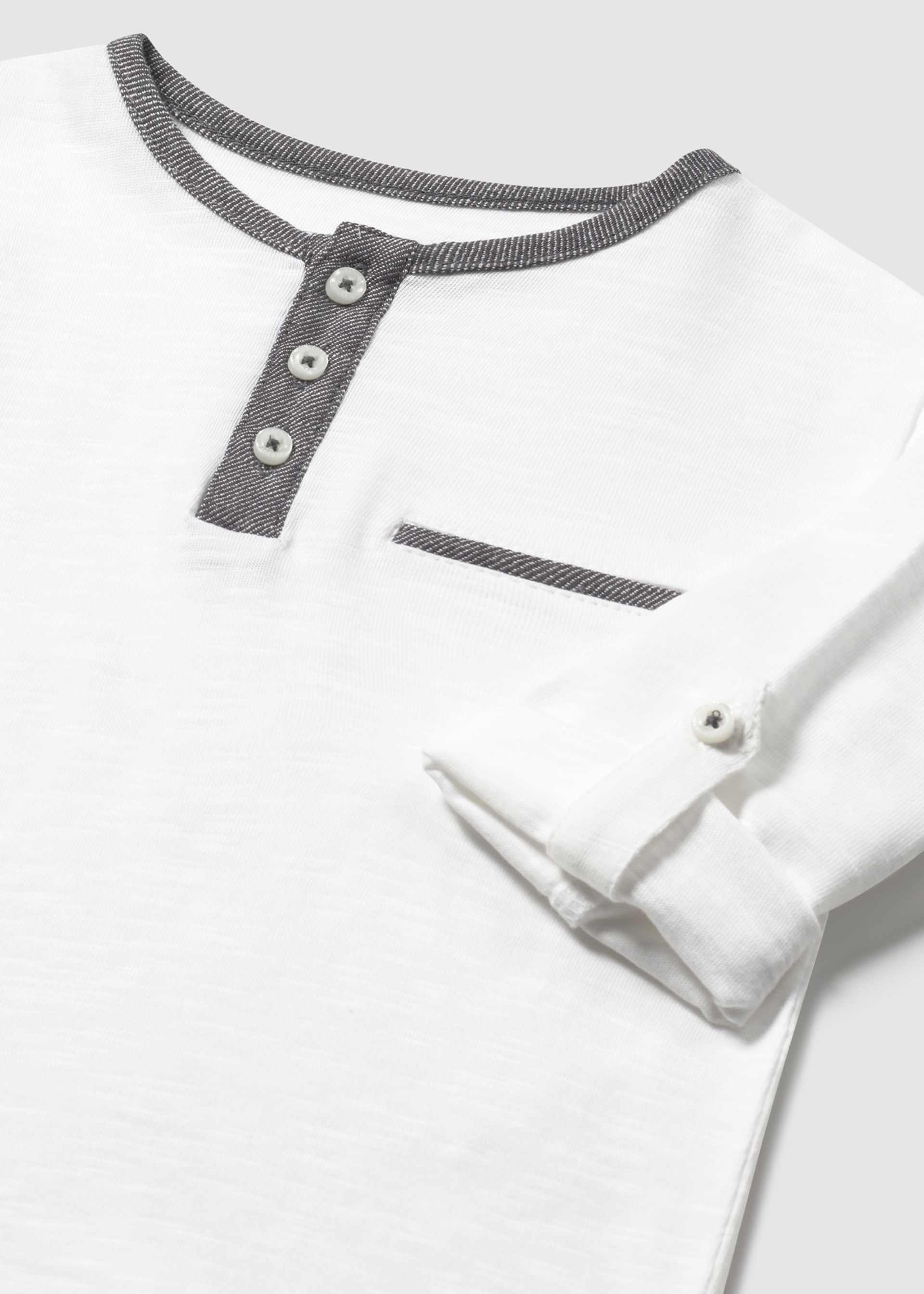 Playera manga larga cuello contraste bebé Playera manga larga cuello contraste bebé