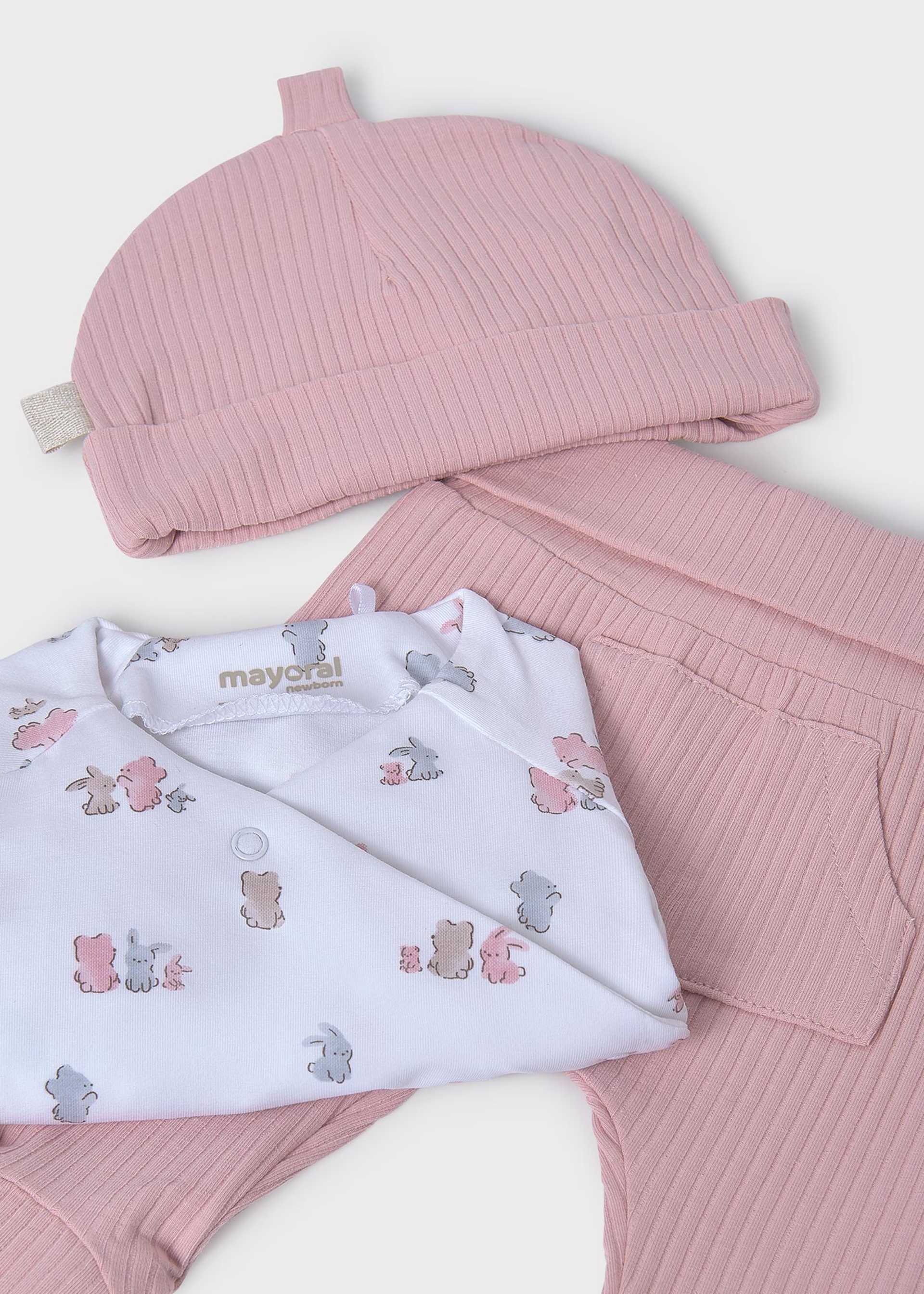 Lot cadeau 3 pièces avec bonnet bébé