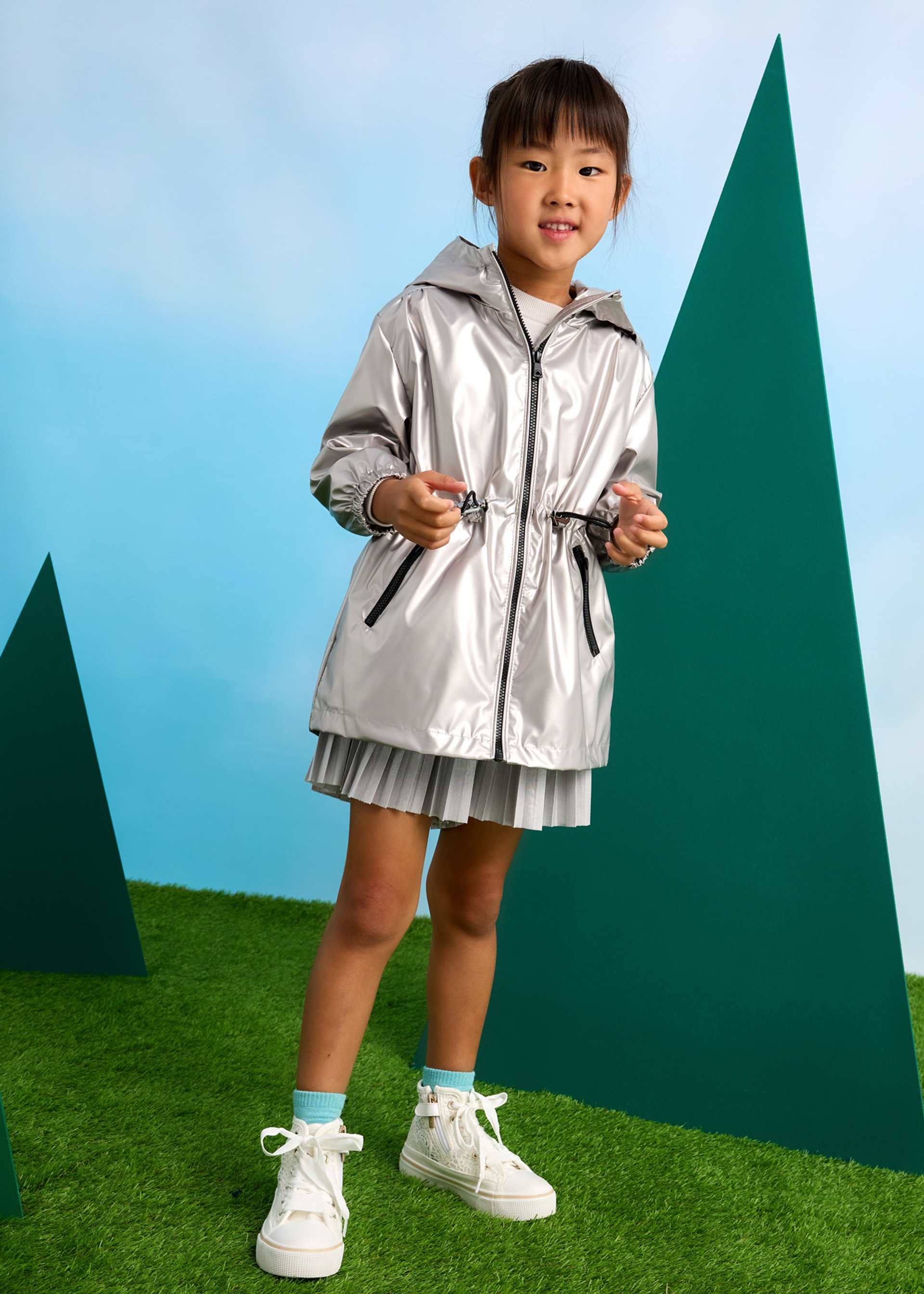 Kurtka przeciwwiatrowa z kapturem dla dziewczynki