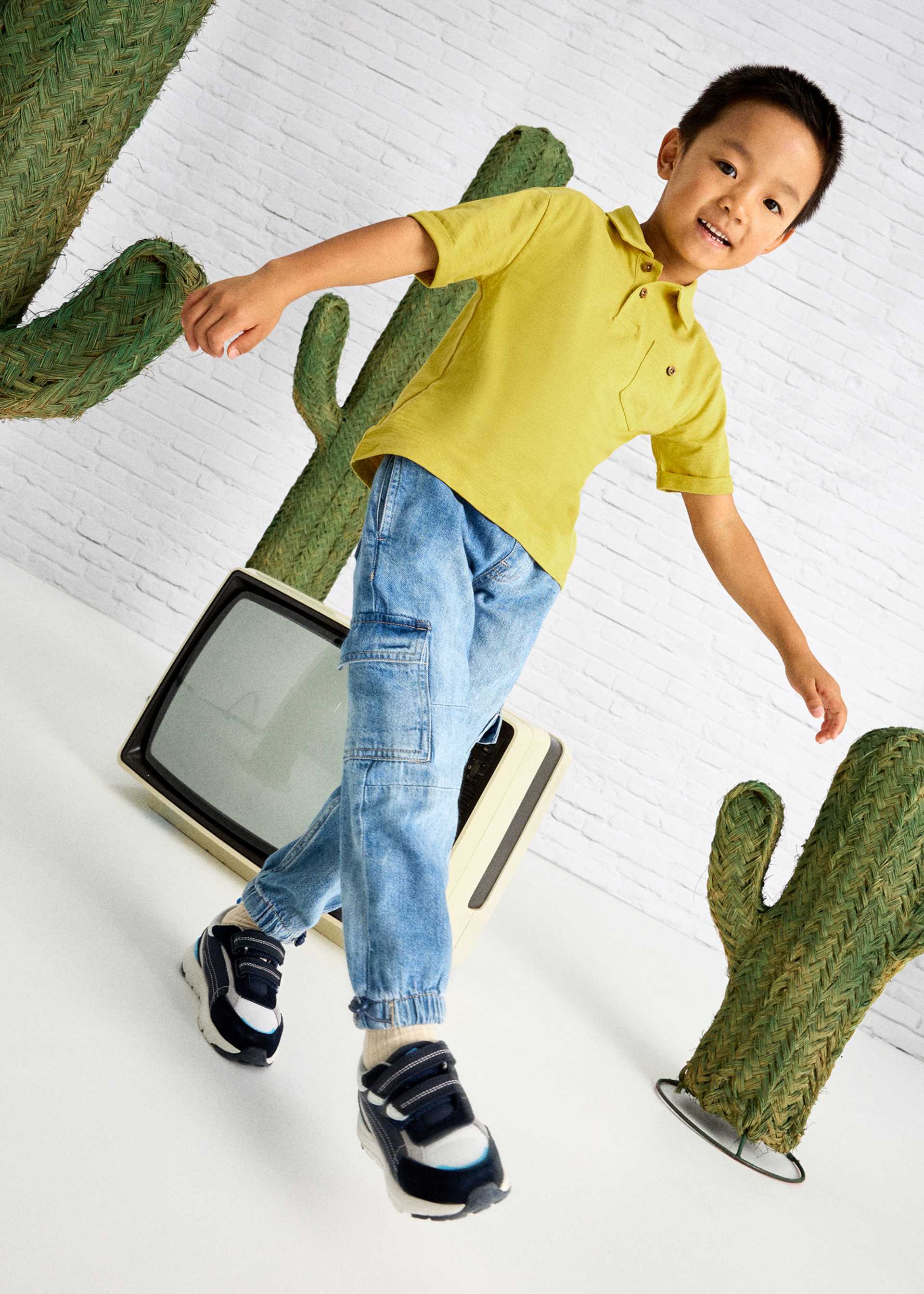 Unisex Wide-Leg Cargo Pants Unisex Wide-Leg Cargo Pants