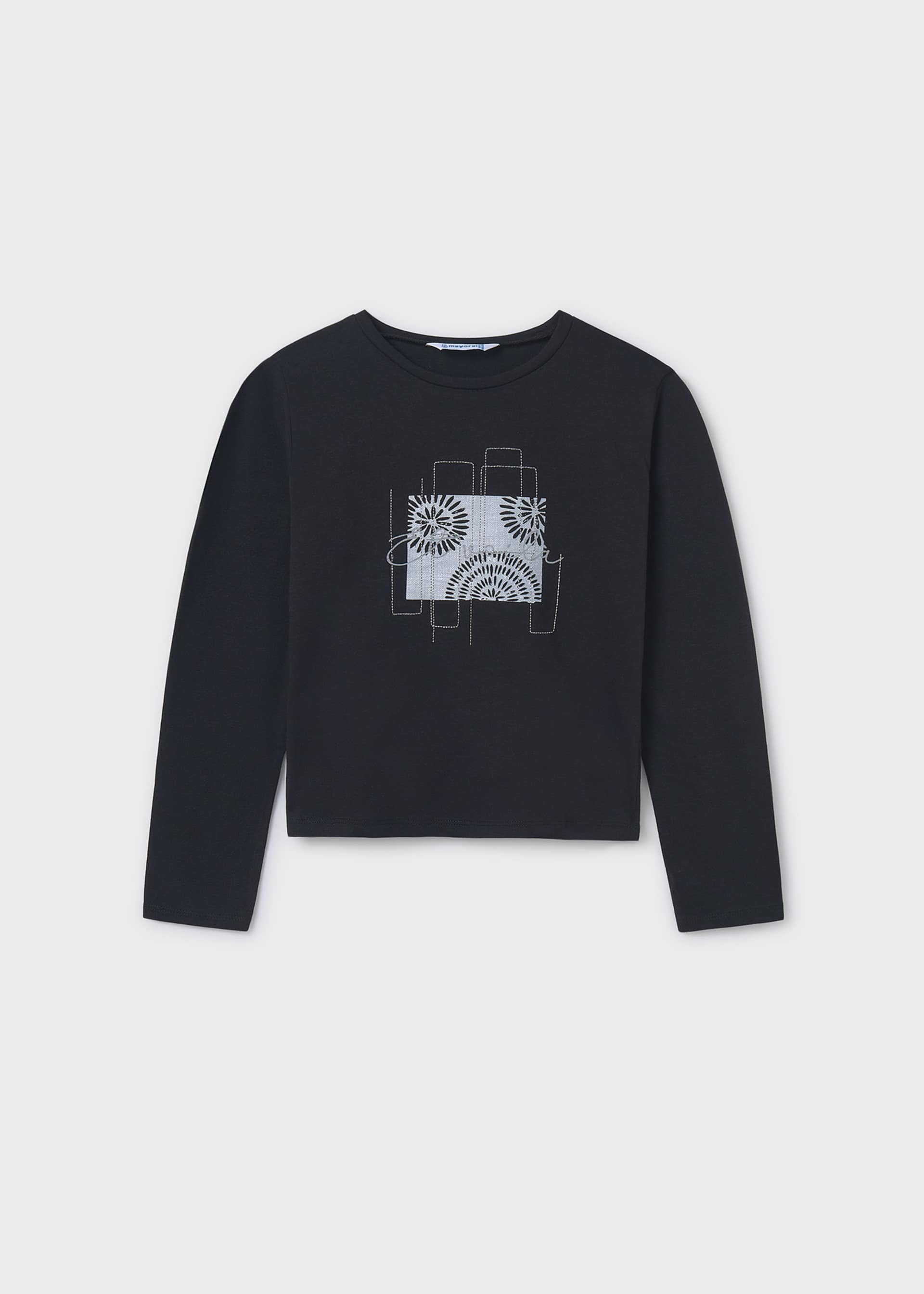 Girl long sleeved graphic t-shirt Girl long sleeved graphic t-shirt