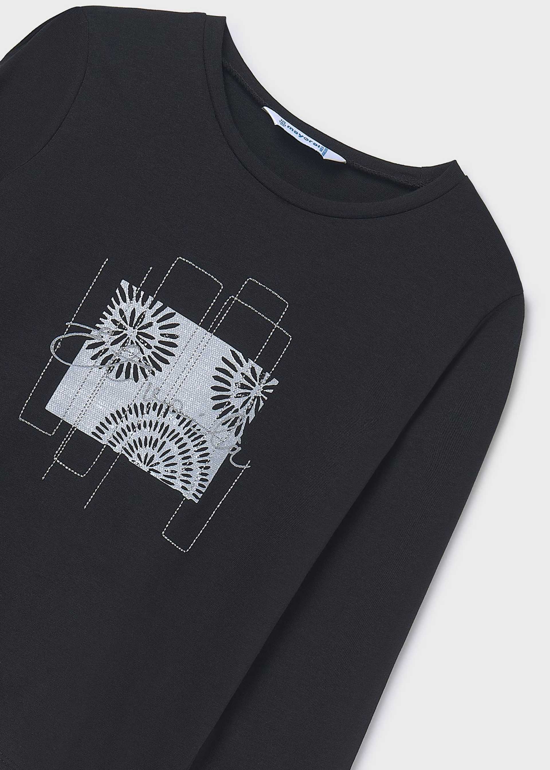 Girl long sleeved graphic t-shirt Girl long sleeved graphic t-shirt