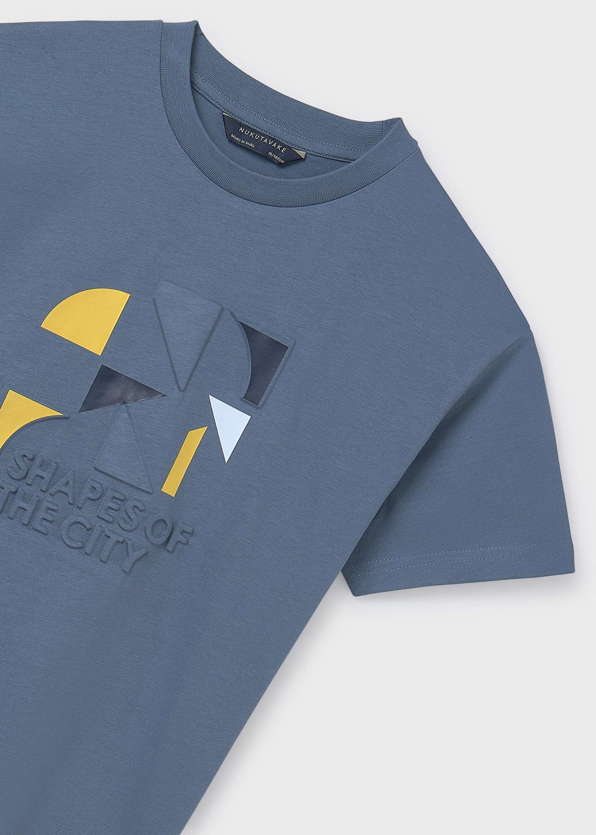 Boy embossed geometric print t-shirt Boy embossed geometric print t-shirt