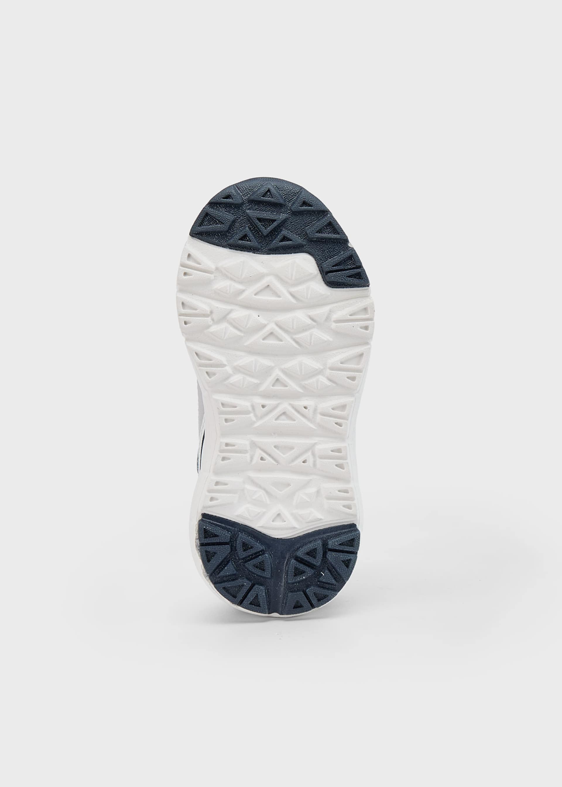 Baby trainers with serrated soles Baby trainers with serrated soles