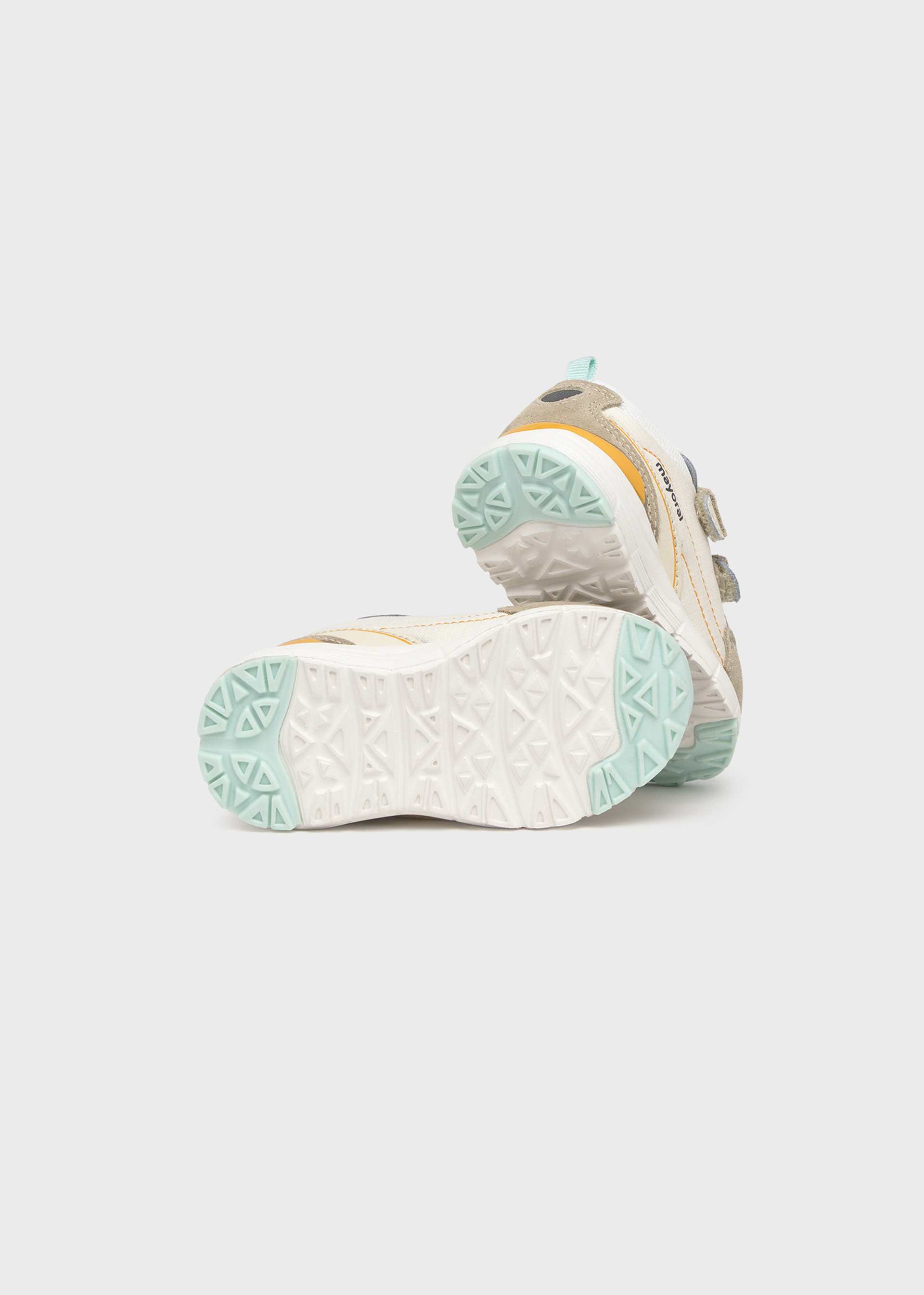 Baby trainers with serrated soles Baby trainers with serrated soles