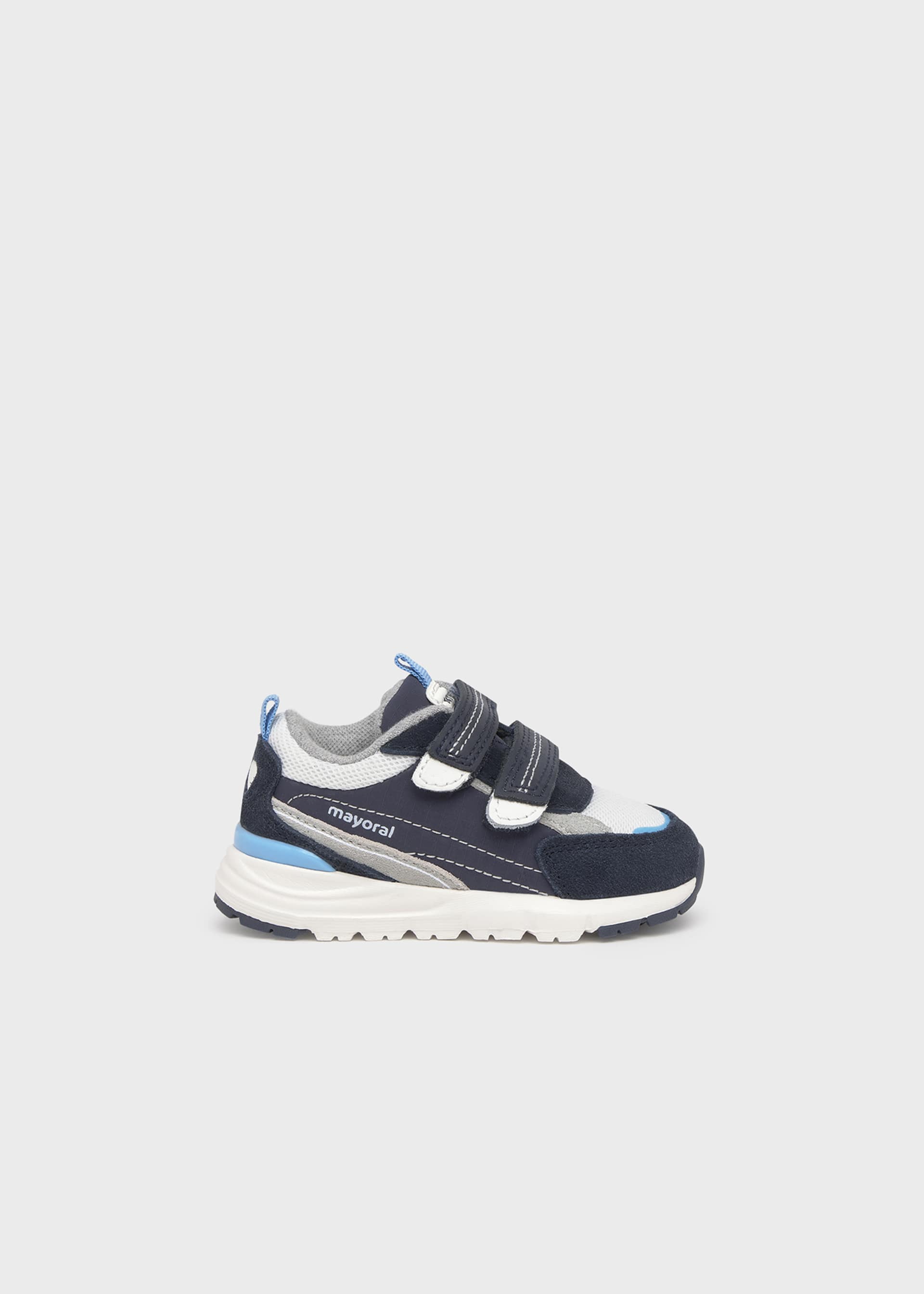 Baby trainers with serrated soles Baby trainers with serrated soles