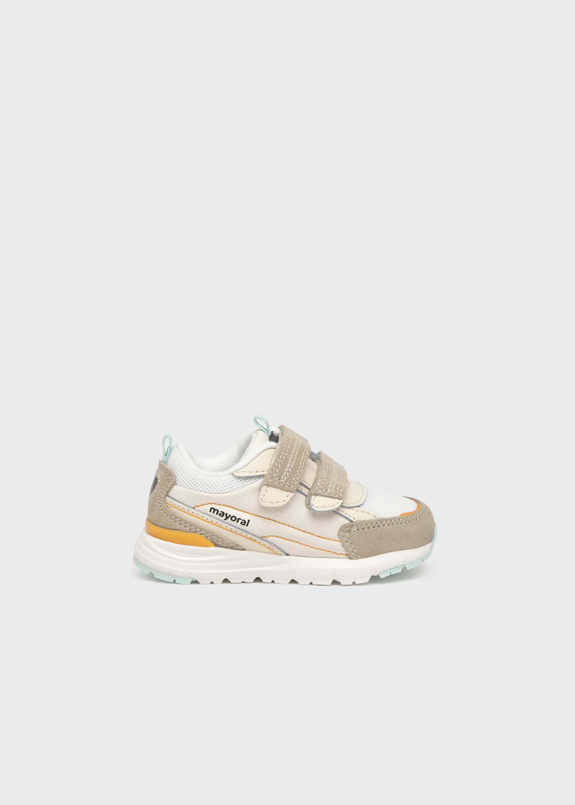 Baby trainers with serrated soles Baby trainers with serrated soles